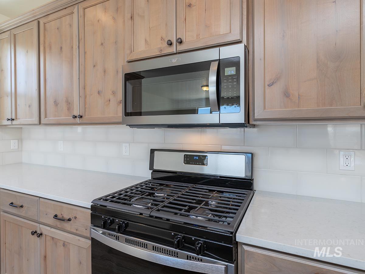 977 N Dark Maple Ave, Star, Idaho 83669, 3 Bedrooms, 2 Bathrooms, Residential For Sale, Price $445,000, 98967742