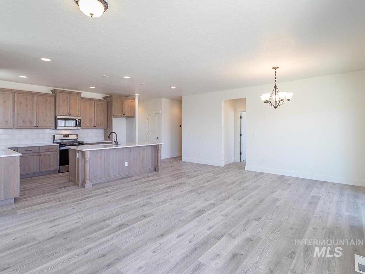 977 N Dark Maple Ave, Star, Idaho 83669, 3 Bedrooms, 2 Bathrooms, Residential For Sale, Price $445,000, 98967742