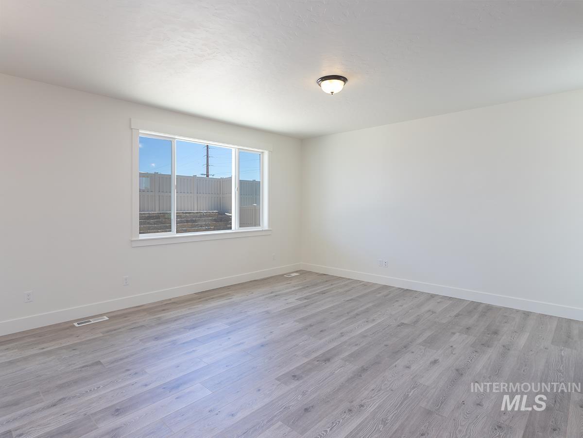 977 N Dark Maple Ave, Star, Idaho 83669, 3 Bedrooms, 2 Bathrooms, Residential For Sale, Price $445,000, 98967742