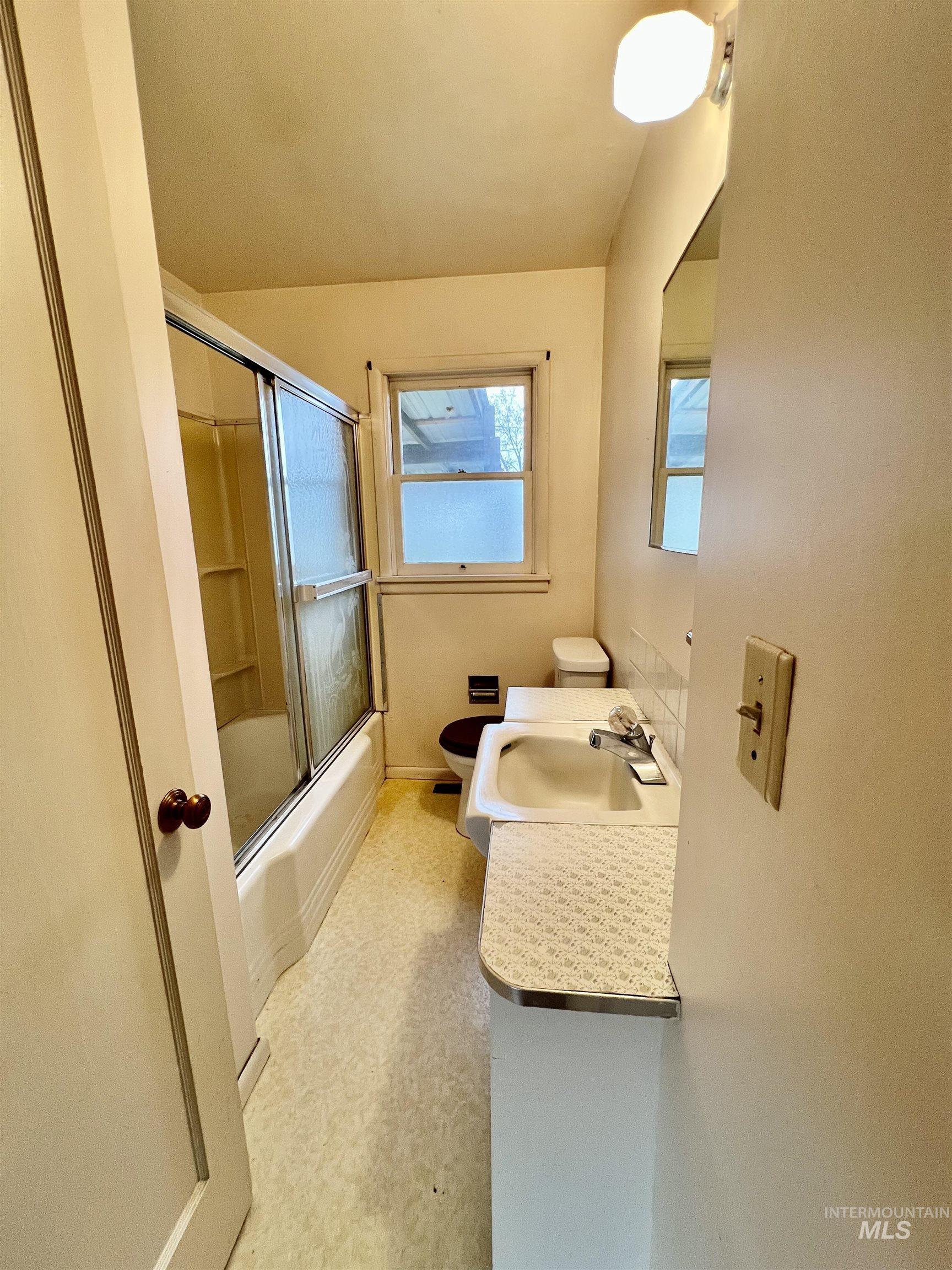 1027 11th Street, Clarkston, Washington 99403, 4 Bedrooms, 1 Bathroom, Residential For Sale, Price $250,000, 98967760