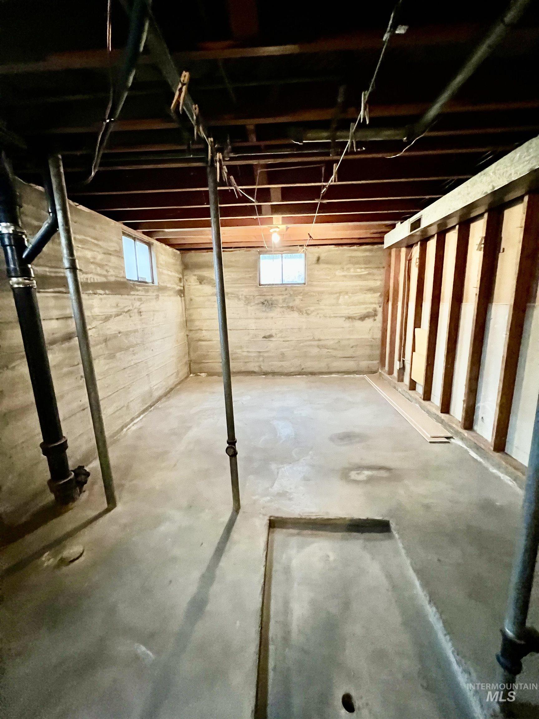 1027 11th Street, Clarkston, Washington 99403, 4 Bedrooms, 1 Bathroom, Residential For Sale, Price $250,000, 98967760