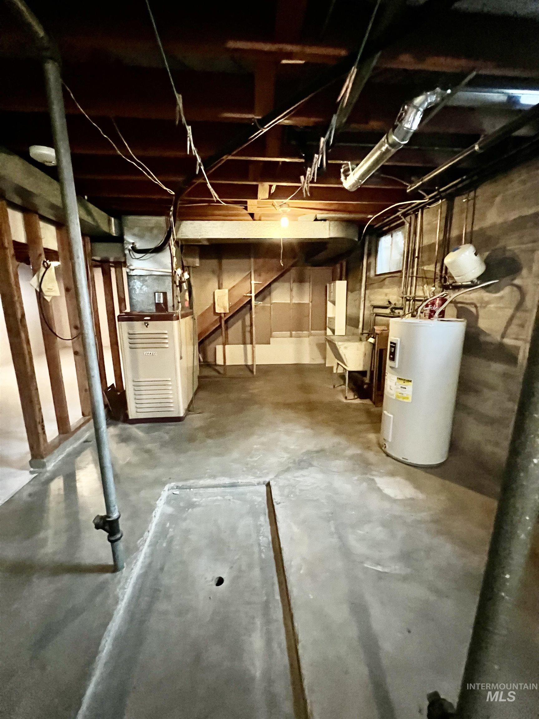 1027 11th Street, Clarkston, Washington 99403, 4 Bedrooms, 1 Bathroom, Residential For Sale, Price $250,000, 98967760