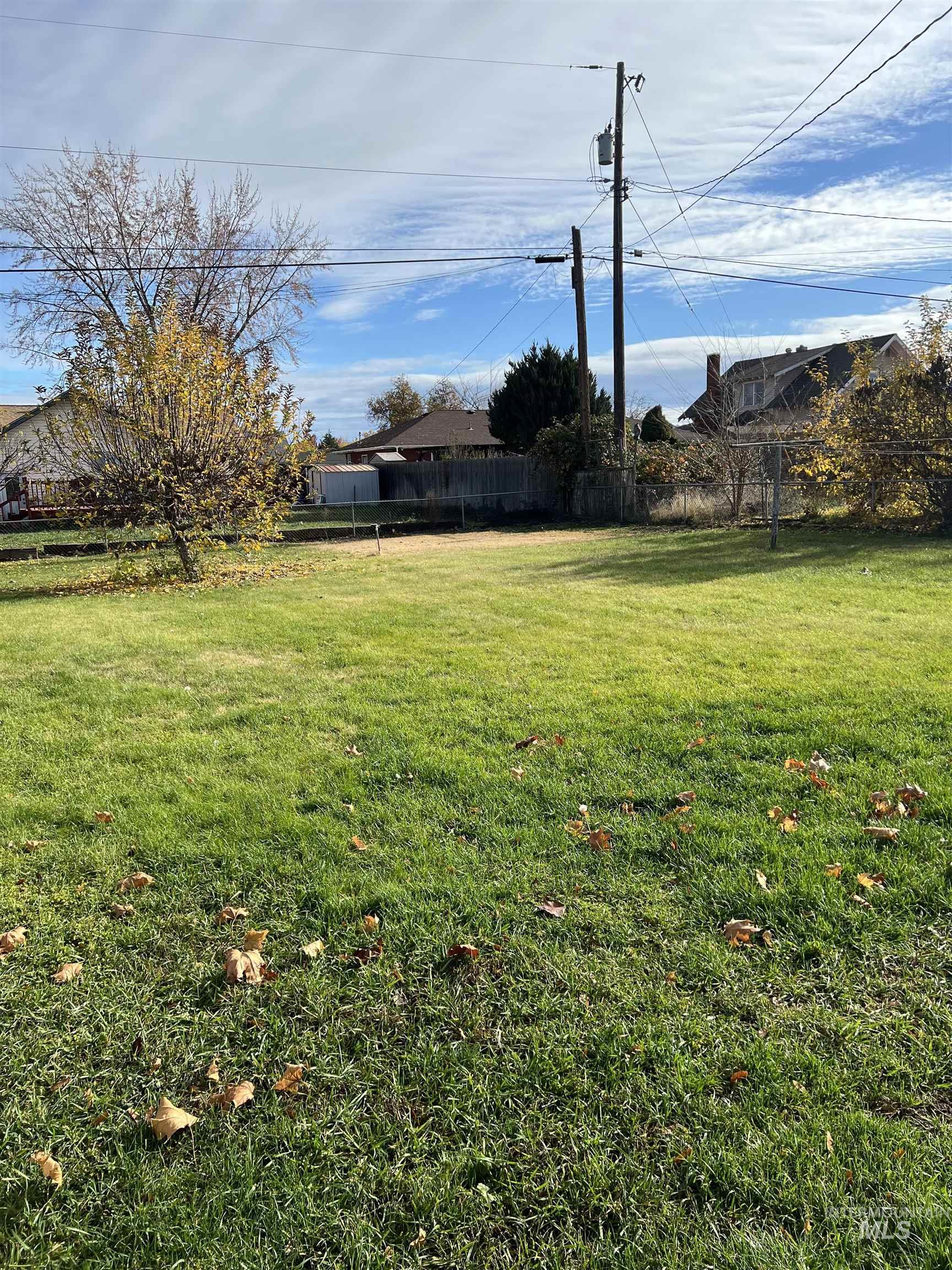 1027 11th Street, Clarkston, Washington 99403, 4 Bedrooms, 1 Bathroom, Residential For Sale, Price $250,000, 98967760