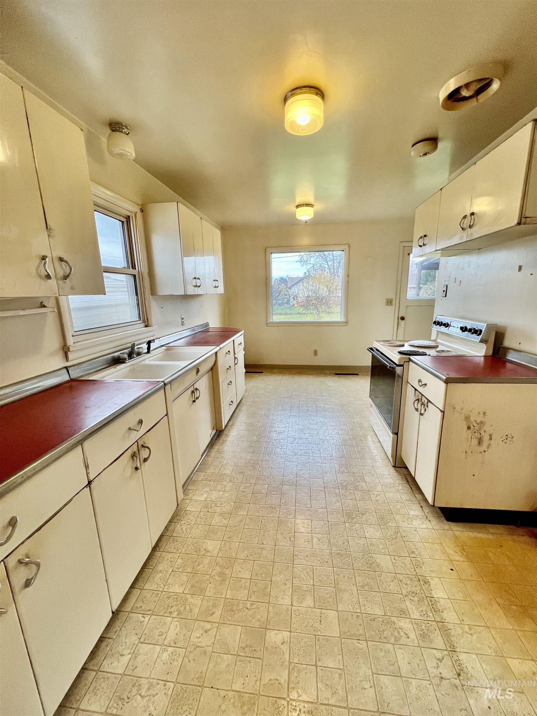 1027 11th Street, Clarkston, Washington 99403, 4 Bedrooms, 1 Bathroom, Residential For Sale, Price $250,000, 98967760