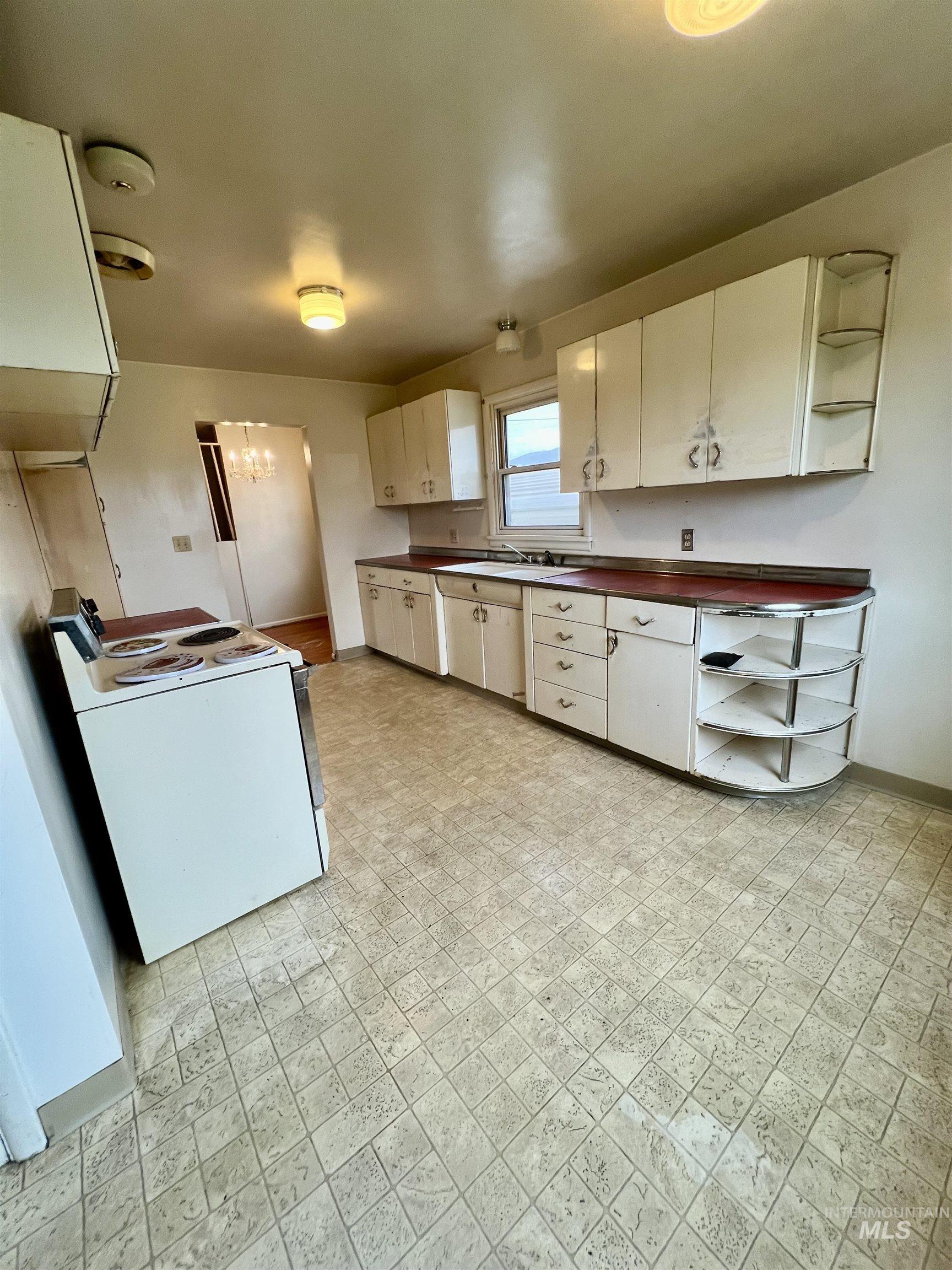 1027 11th Street, Clarkston, Washington 99403, 4 Bedrooms, 1 Bathroom, Residential For Sale, Price $250,000, 98967760