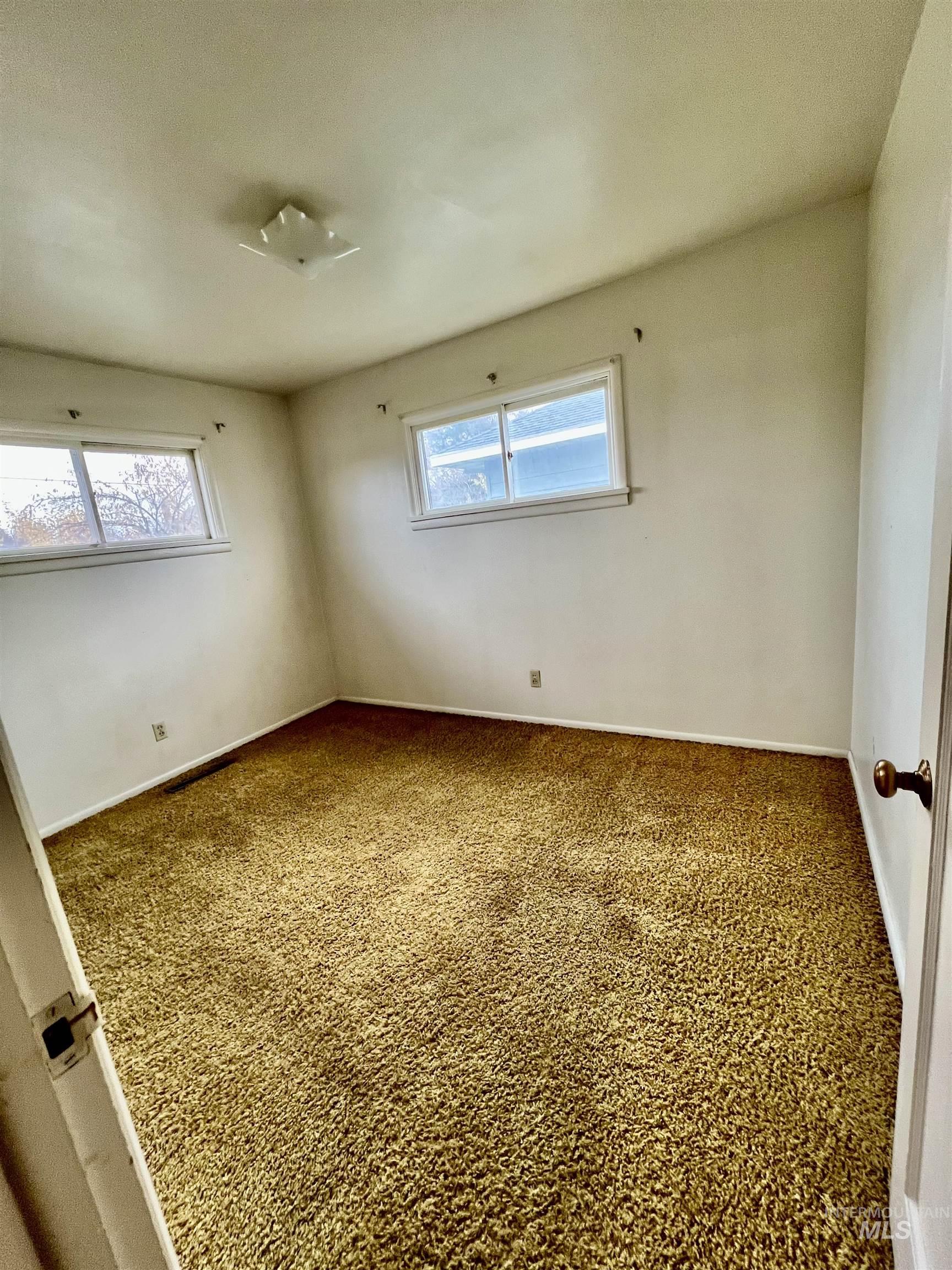 1027 11th Street, Clarkston, Washington 99403, 4 Bedrooms, 1 Bathroom, Residential For Sale, Price $250,000, 98967760