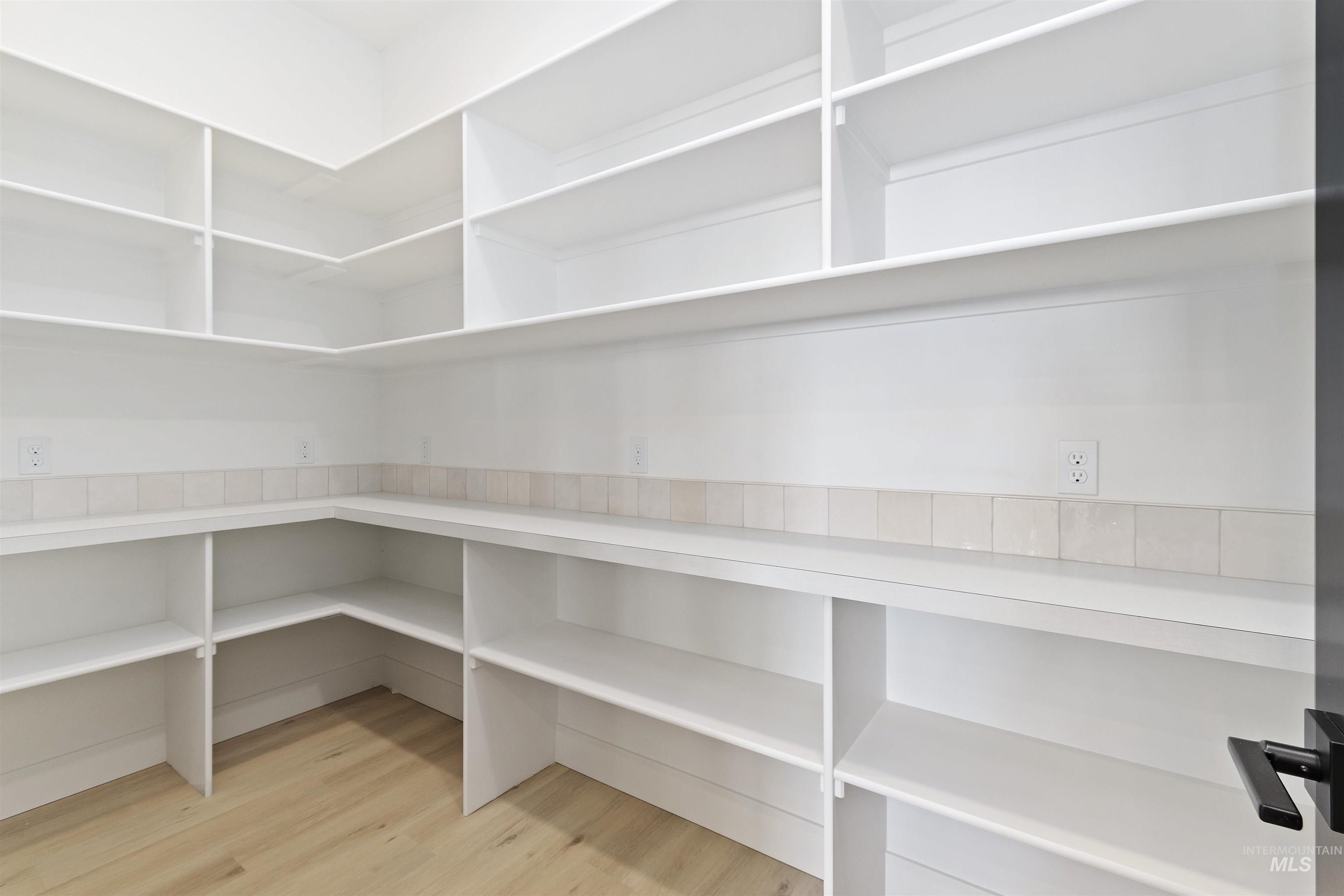 5615 W Haughburn Dr, Eagle, Idaho 83616, 3 Bedrooms, 2.5 Bathrooms, Residential For Sale, Price $939,000, 98967761