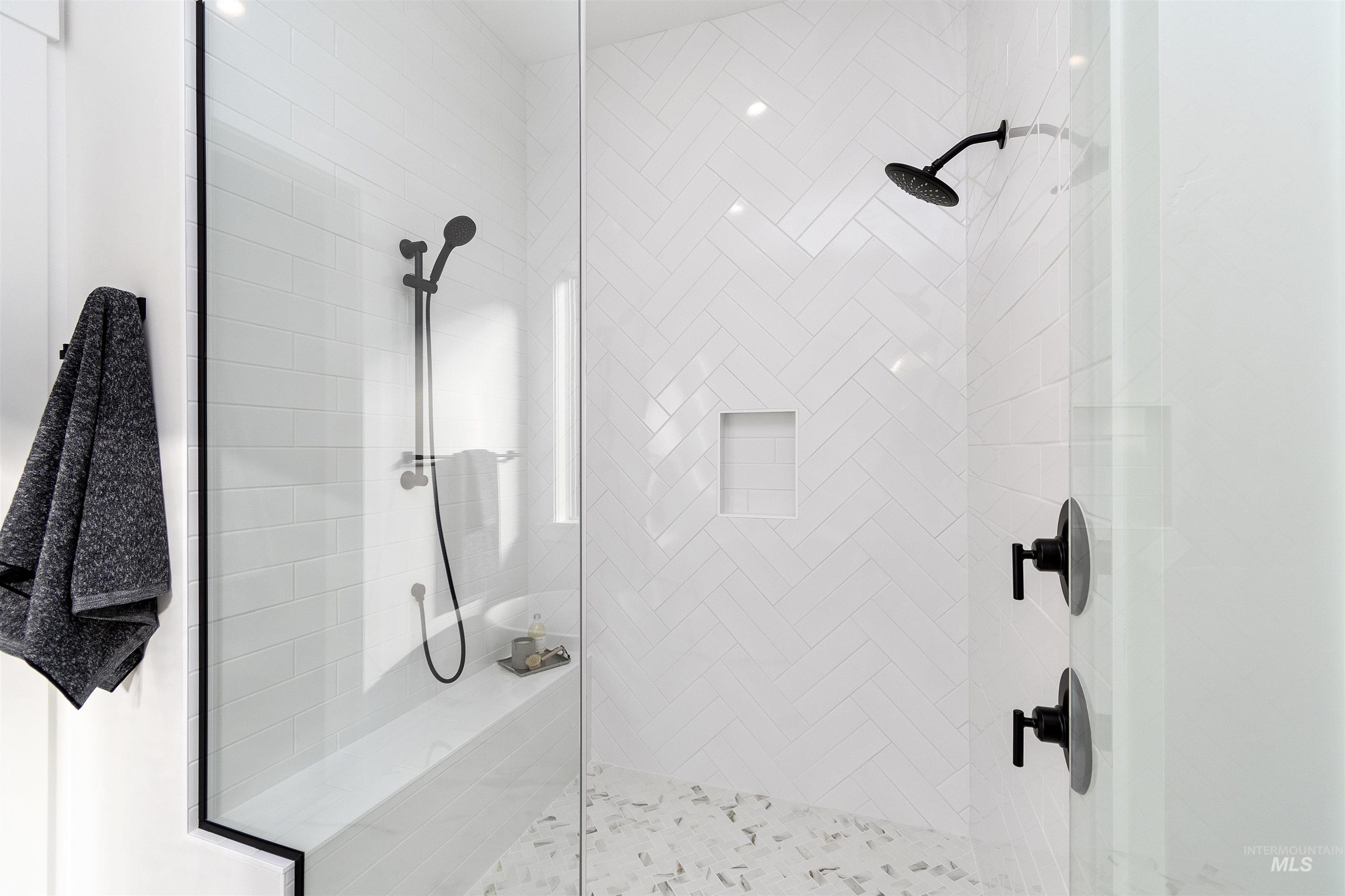 5615 W Haughburn Dr, Eagle, Idaho 83616, 3 Bedrooms, 2.5 Bathrooms, Residential For Sale, Price $939,000, 98967761