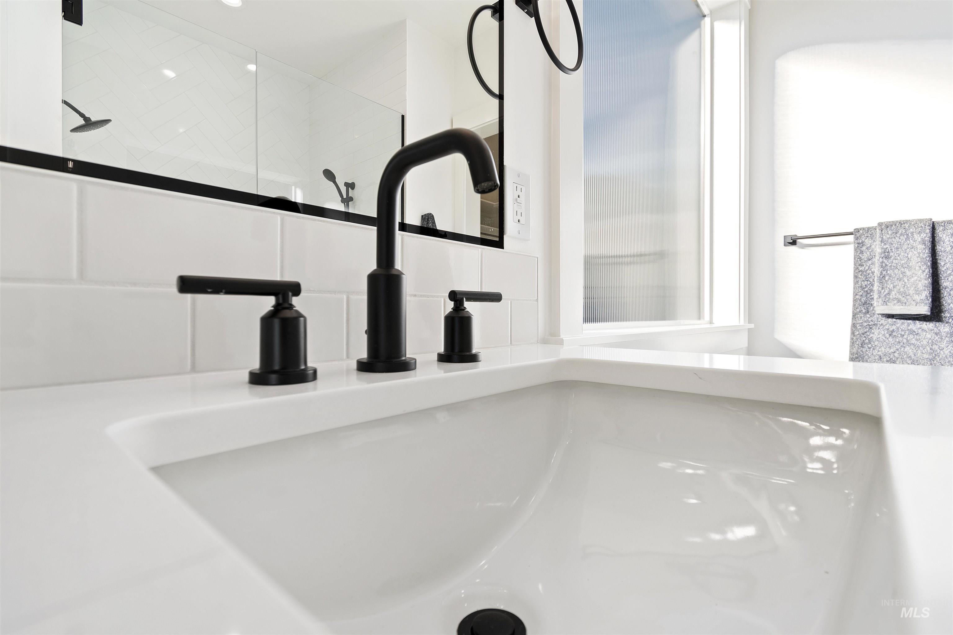 5615 W Haughburn Dr, Eagle, Idaho 83616, 3 Bedrooms, 2.5 Bathrooms, Residential For Sale, Price $939,000, 98967761