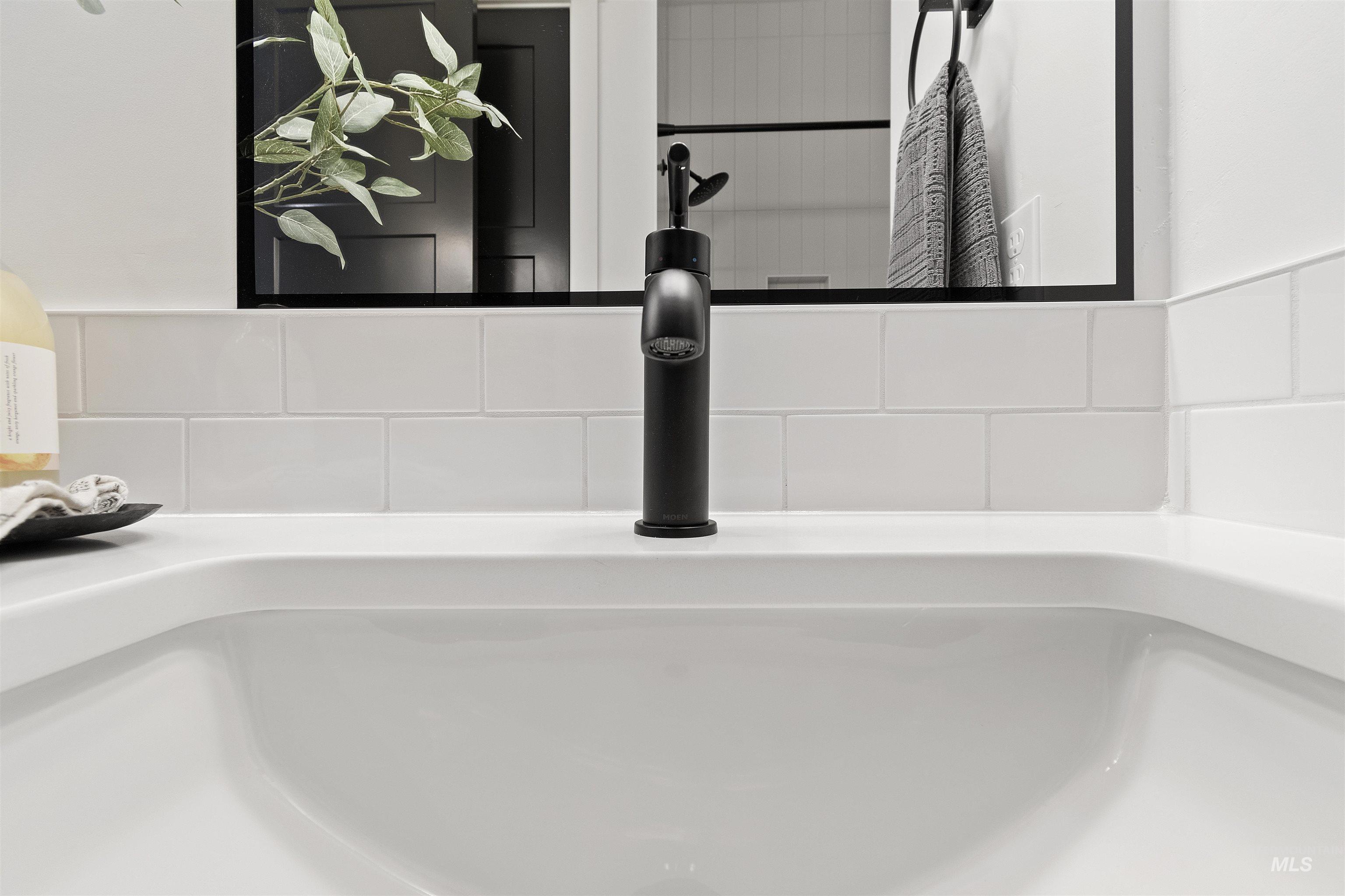 5615 W Haughburn Dr, Eagle, Idaho 83616, 3 Bedrooms, 2.5 Bathrooms, Residential For Sale, Price $939,000, 98967761