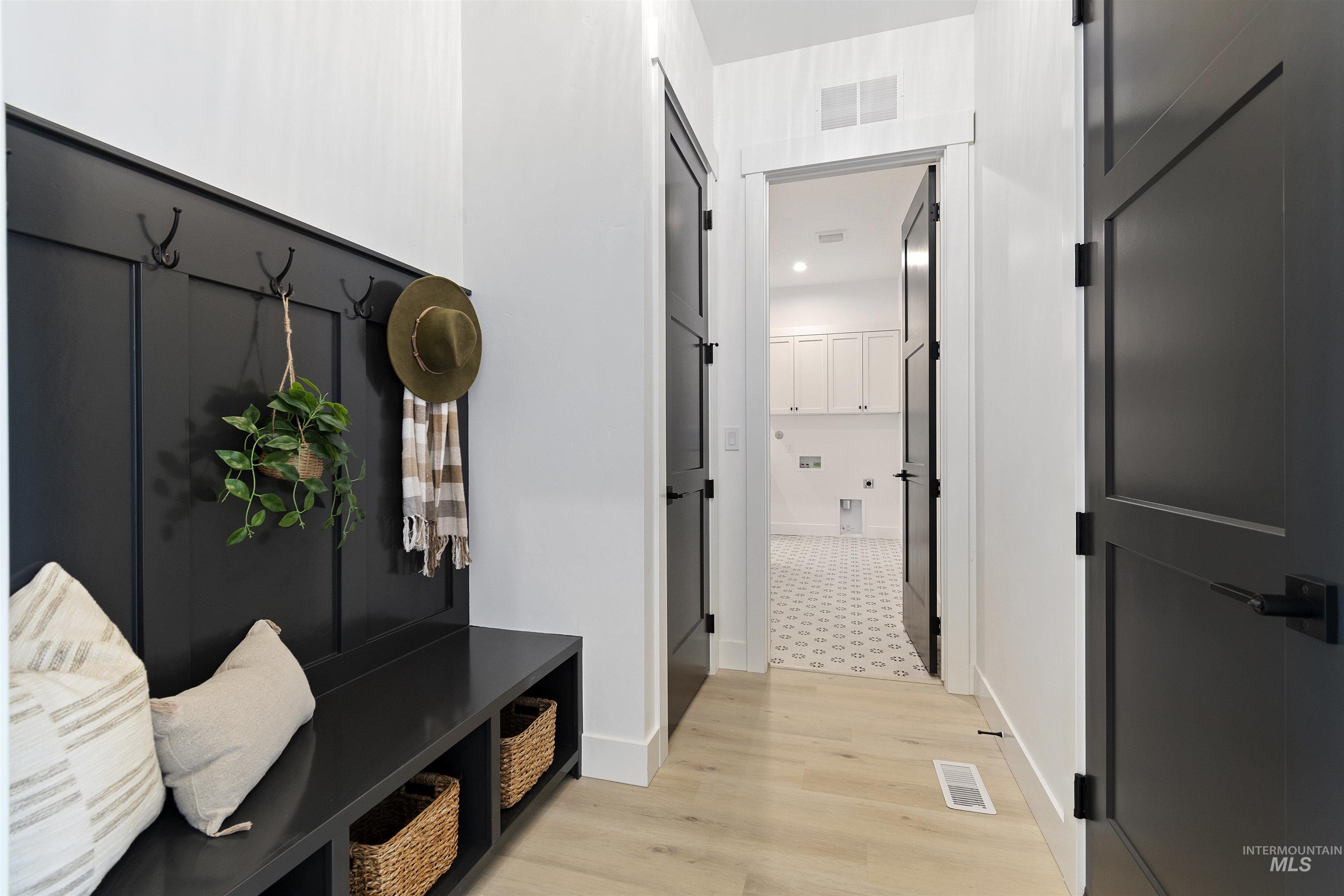 5615 W Haughburn Dr, Eagle, Idaho 83616, 3 Bedrooms, 2.5 Bathrooms, Residential For Sale, Price $939,000, 98967761