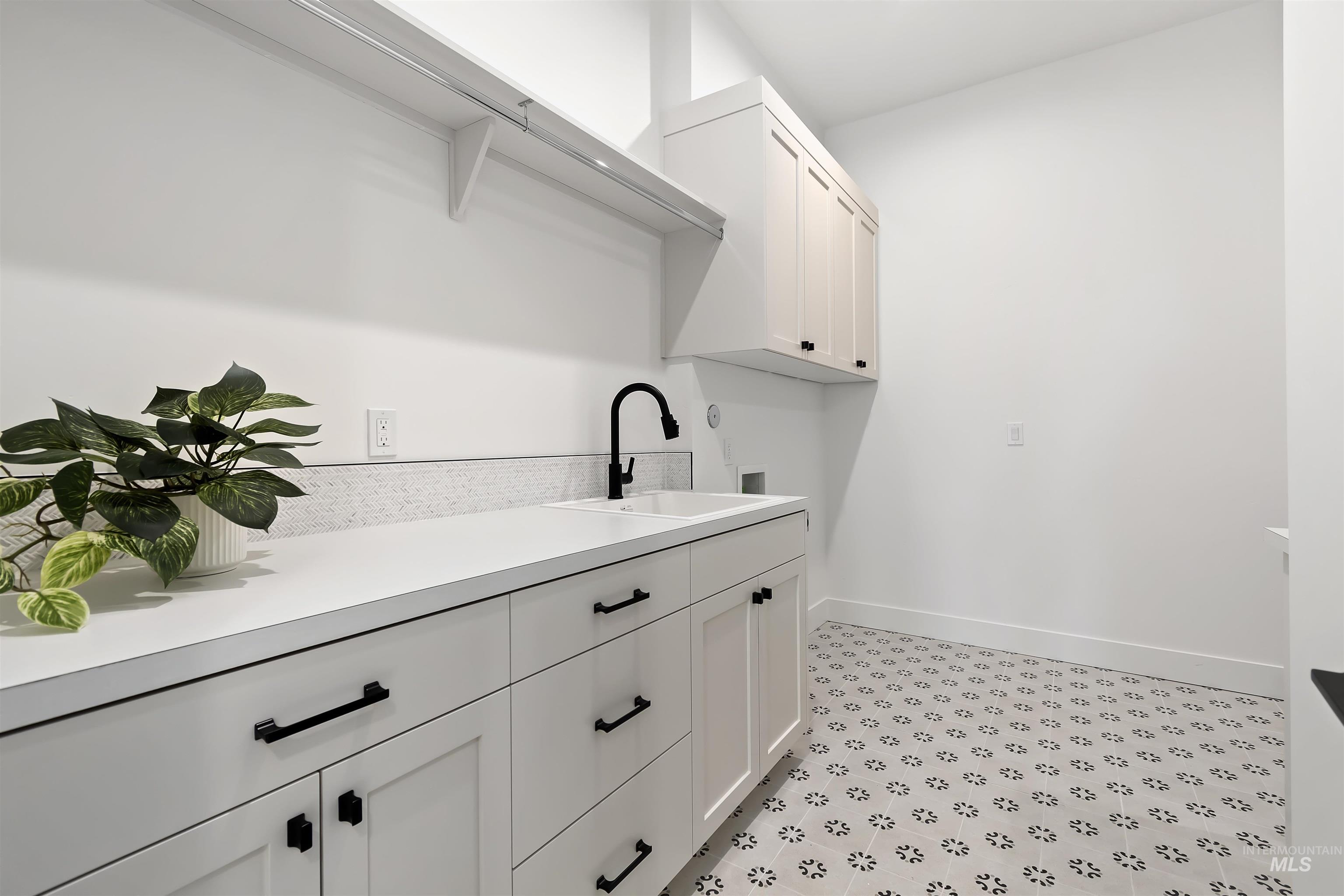 5615 W Haughburn Dr, Eagle, Idaho 83616, 3 Bedrooms, 2.5 Bathrooms, Residential For Sale, Price $939,000, 98967761