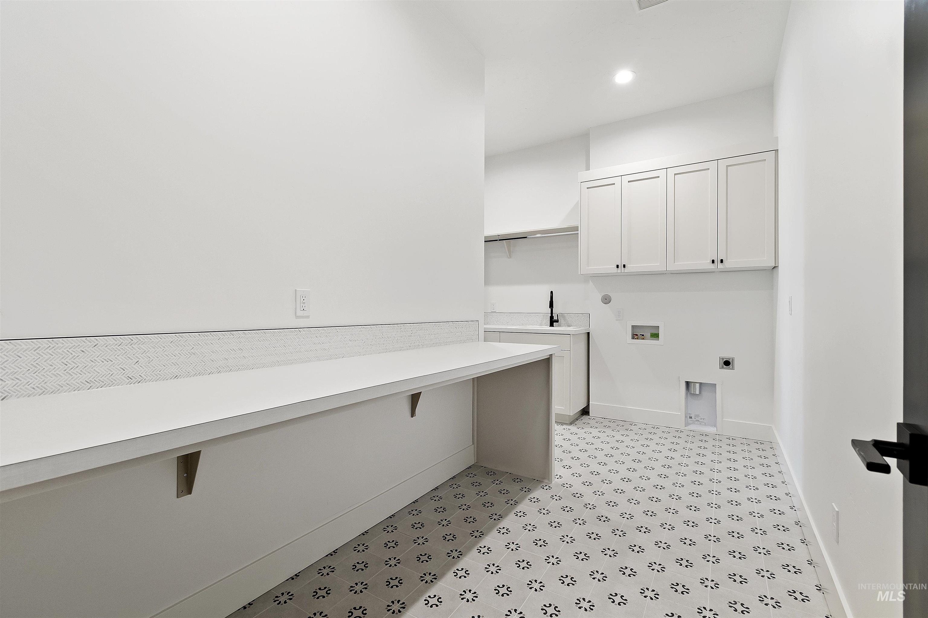 5615 W Haughburn Dr, Eagle, Idaho 83616, 3 Bedrooms, 2.5 Bathrooms, Residential For Sale, Price $939,000, 98967761