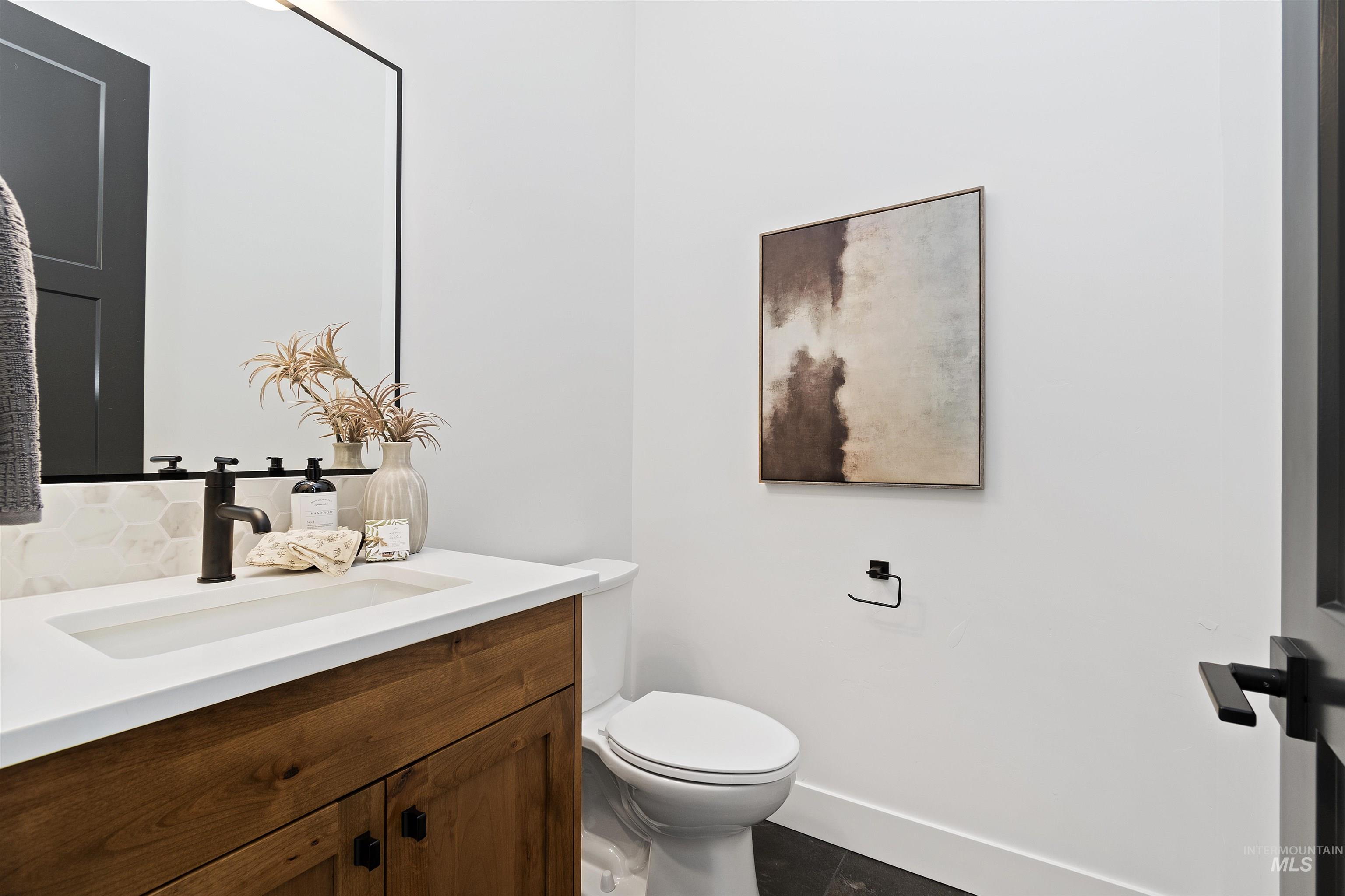 5615 W Haughburn Dr, Eagle, Idaho 83616, 3 Bedrooms, 2.5 Bathrooms, Residential For Sale, Price $939,000, 98967761