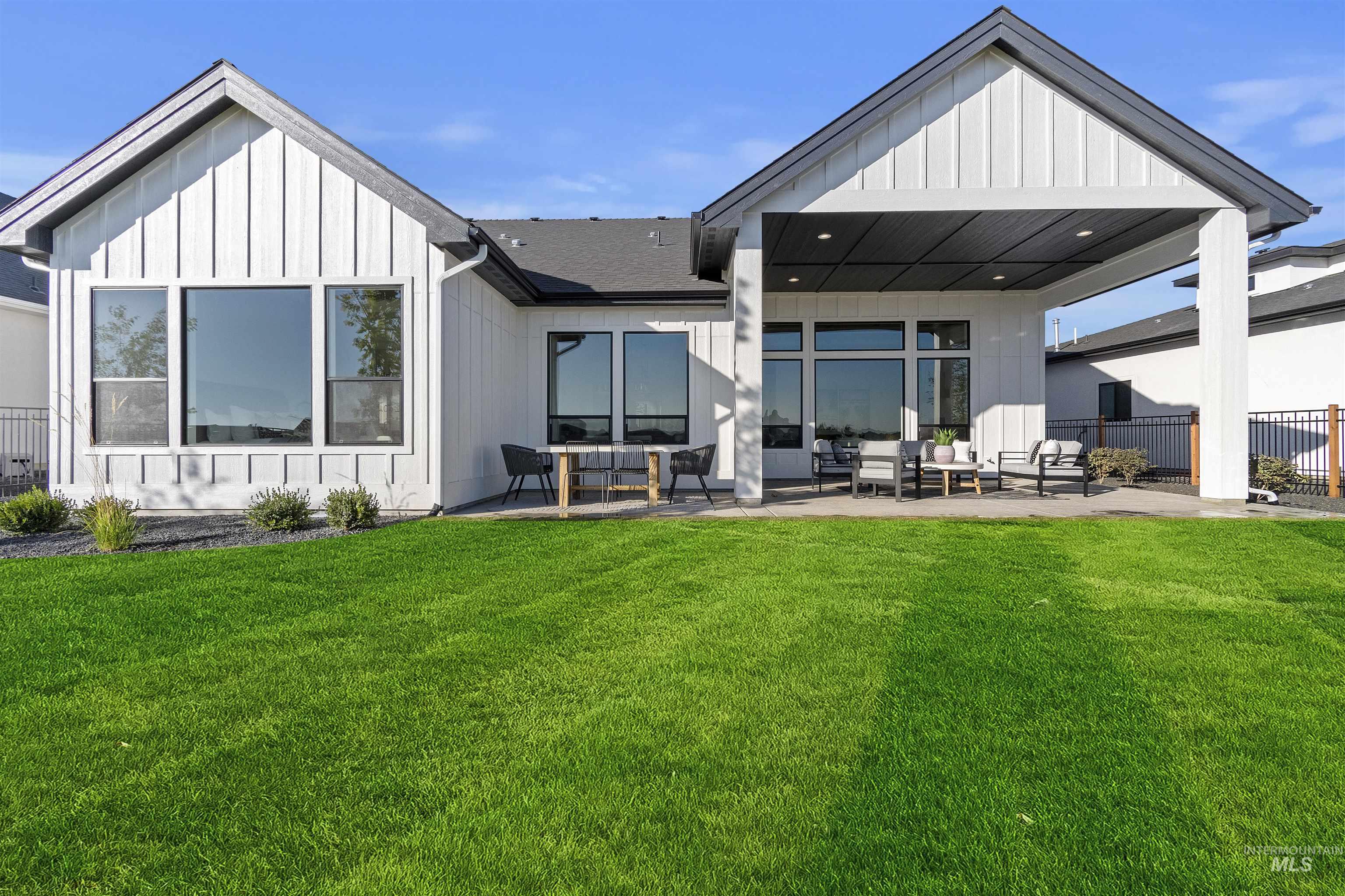 5615 W Haughburn Dr, Eagle, Idaho 83616, 3 Bedrooms, 2.5 Bathrooms, Residential For Sale, Price $939,000, 98967761