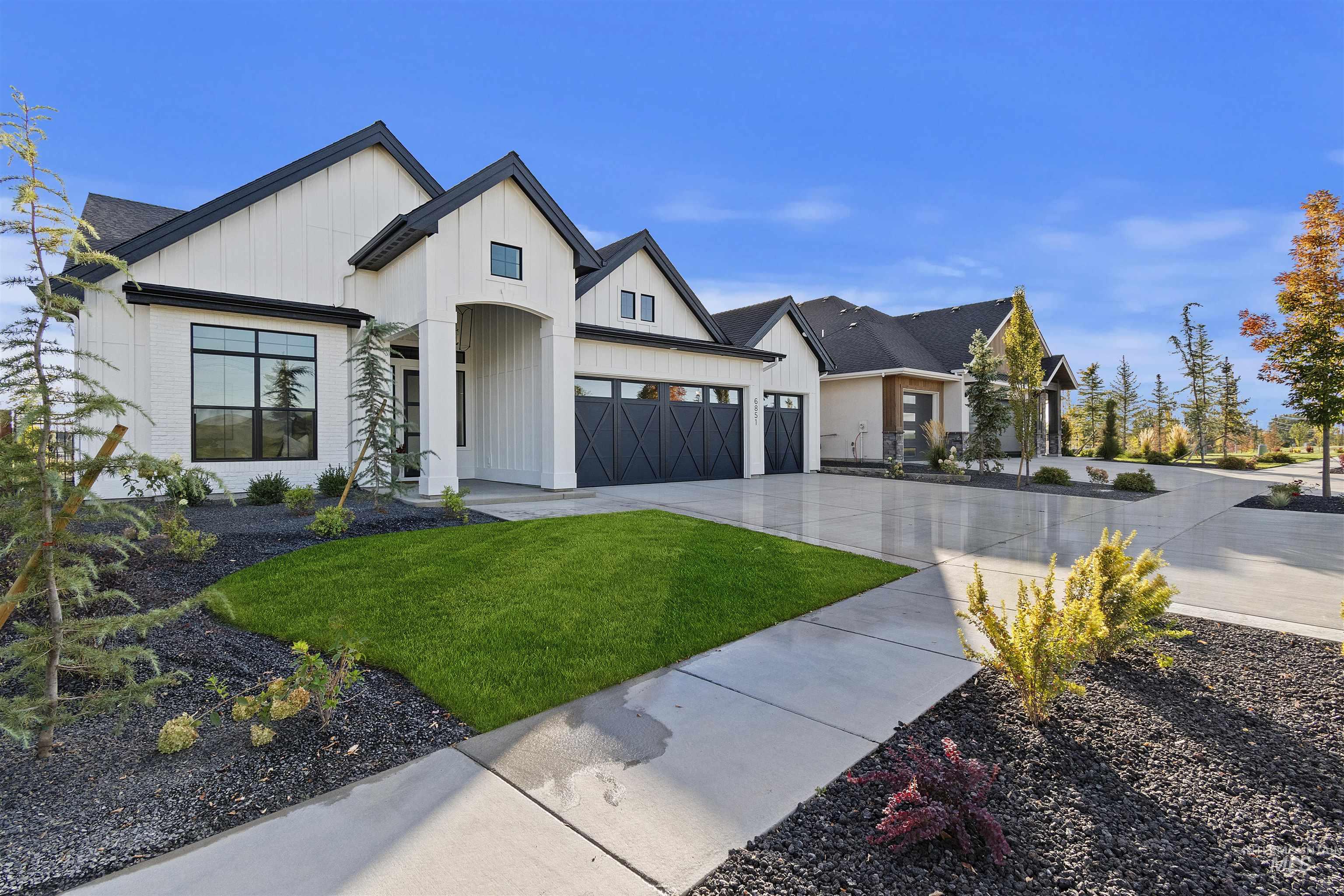 5615 W Haughburn Dr, Eagle, Idaho 83616, 3 Bedrooms, 2.5 Bathrooms, Residential For Sale, Price $939,000, 98967761