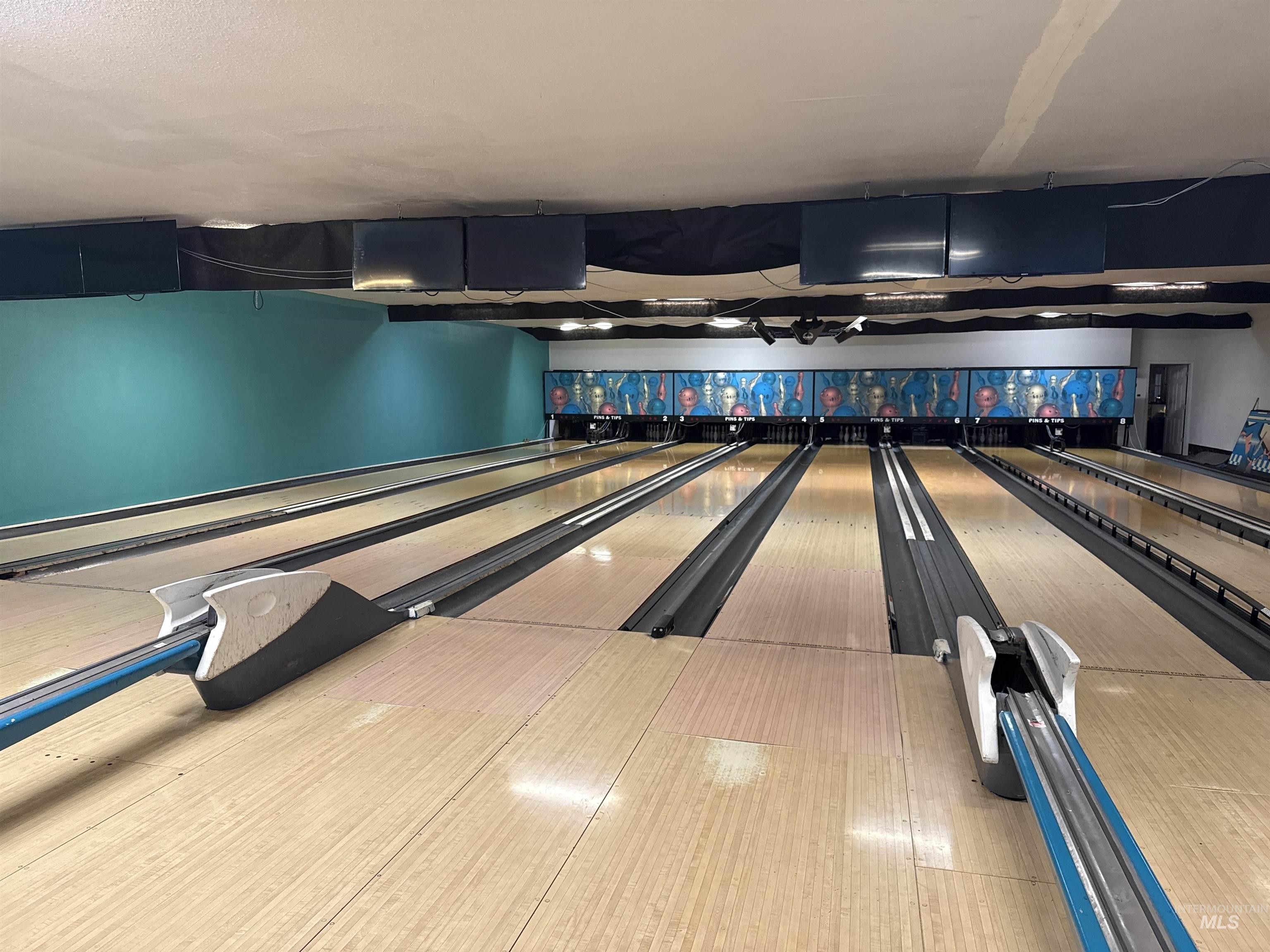 Rec room featuring bowling