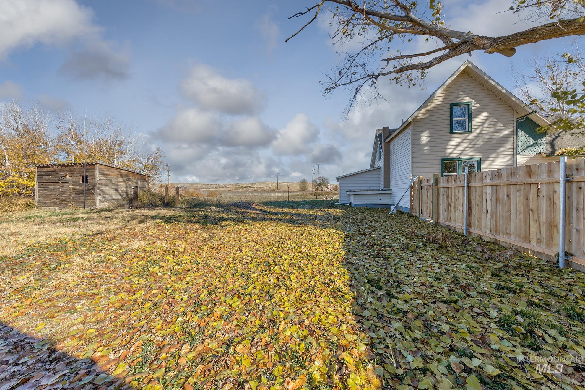 View of yard featuring an outdoor structure