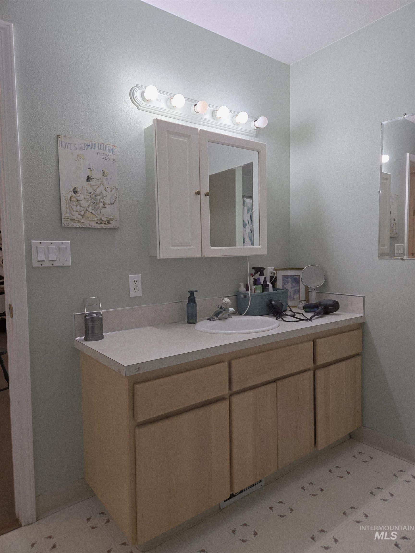 1680 Pennington Dr., Ontario, Oregon 97914, 4 Bedrooms, 2 Bathrooms, Residential For Sale, Price $339,500, 98967775