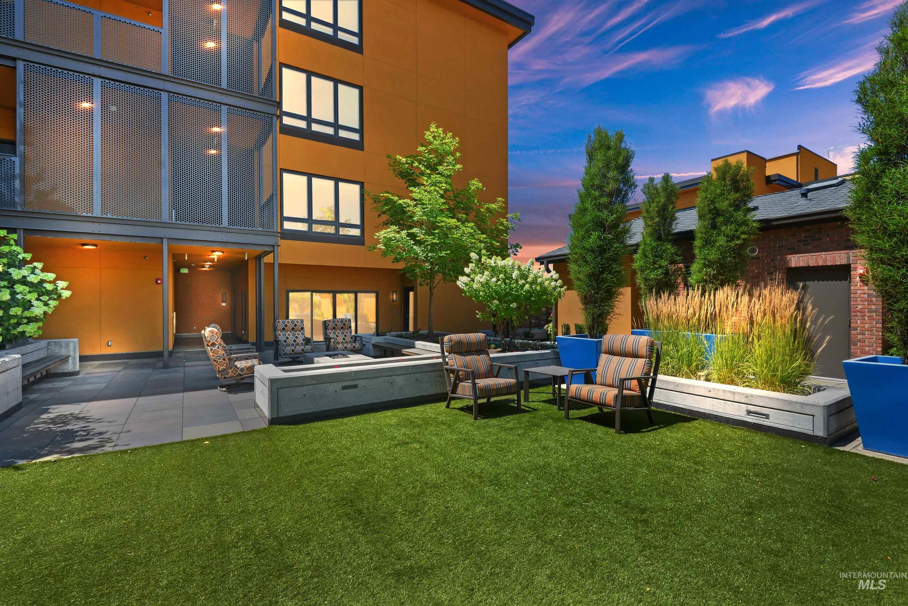 611 S 8th Street, Boise, Idaho 83702, 2 Bedrooms, 2 Bathrooms, Residential For Sale, Price $699,500, 98967808