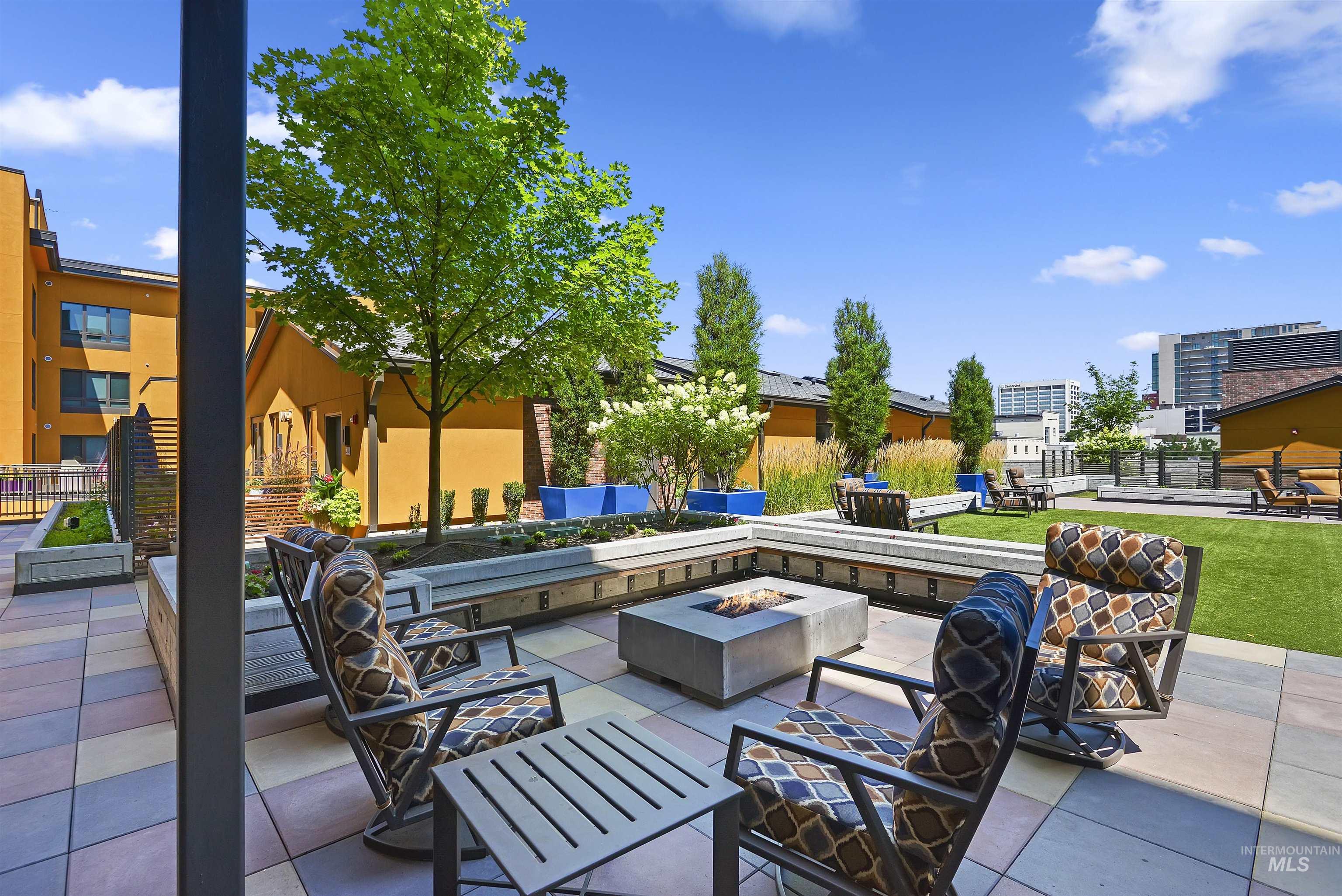 611 S 8th Street, Boise, Idaho 83702, 2 Bedrooms, 2 Bathrooms, Residential For Sale, Price $699,500, 98967808