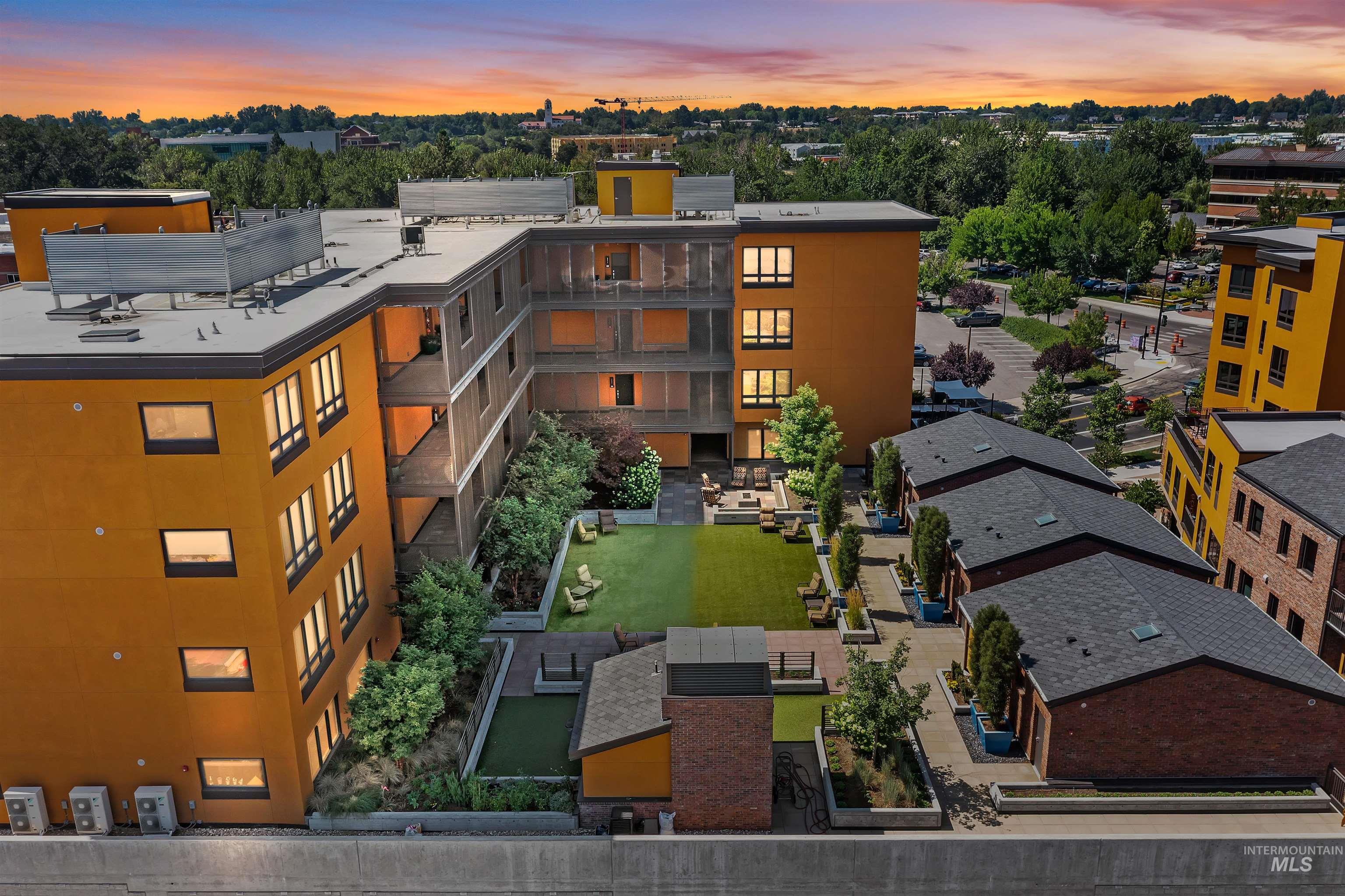 611 S 8th Street, Boise, Idaho 83702, 2 Bedrooms, 2 Bathrooms, Residential For Sale, Price $699,500, 98967808