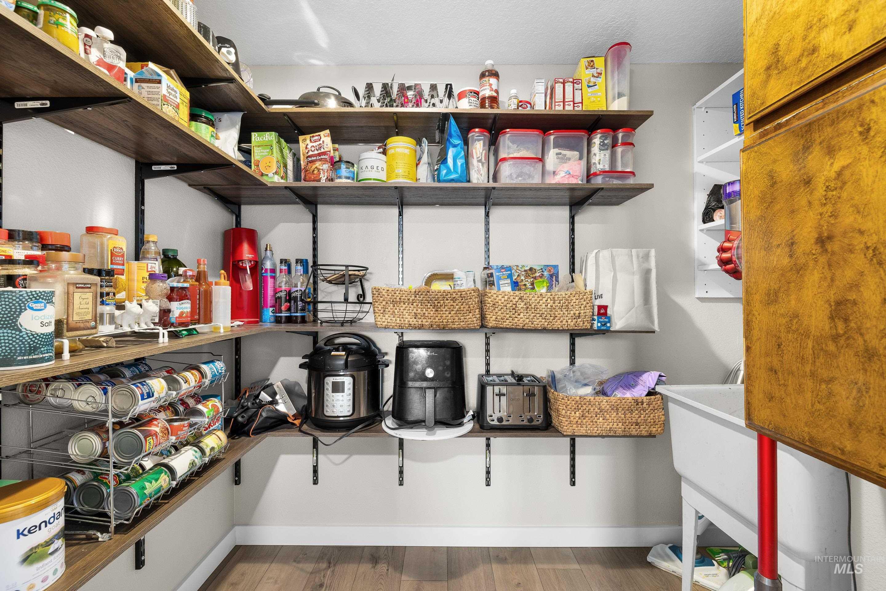 621 W Broadway Ave, Meridian, Idaho 83642, 4 Bedrooms, 3 Bathrooms, Residential For Sale, Price $574,900, 98967810