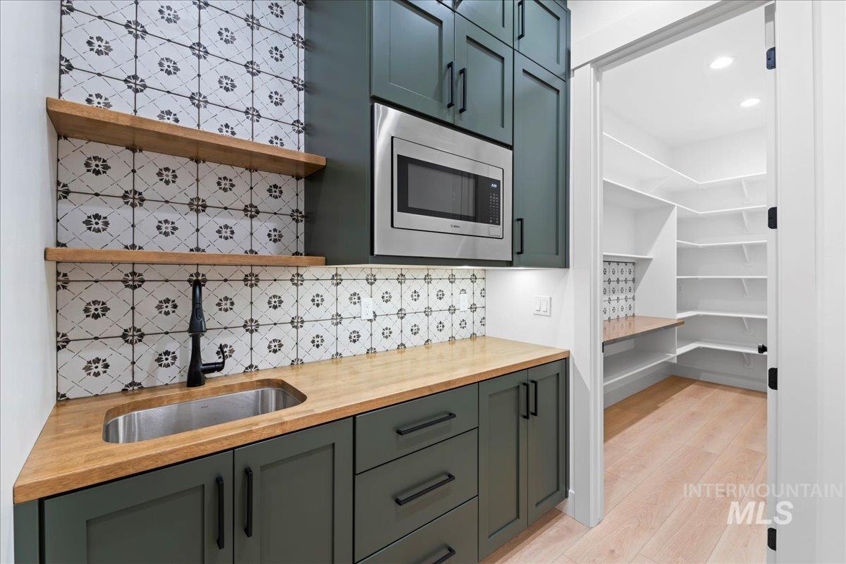 1360 Jordan Ln, Emmett, Idaho 83617, 3 Bedrooms, 3.5 Bathrooms, Residential For Sale, Price $995,000, 98967812