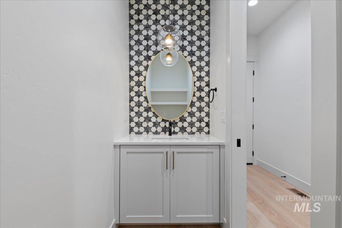 1360 Jordan Ln, Emmett, Idaho 83617, 3 Bedrooms, 3.5 Bathrooms, Residential For Sale, Price $995,000, 98967812