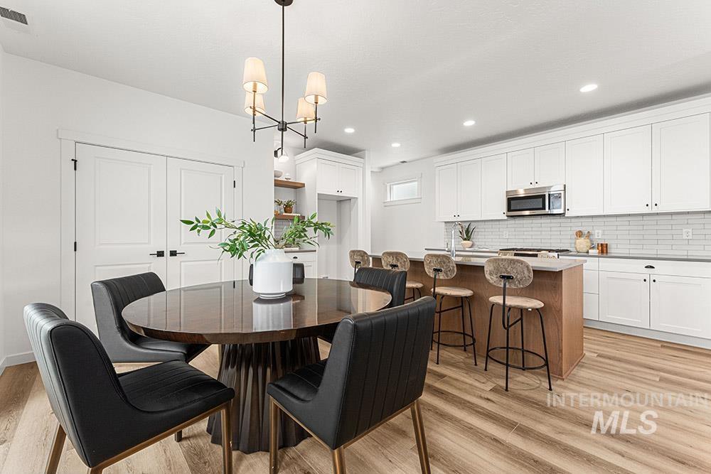 3552 W Anderson St, Boise, Idaho 83703, 4 Bedrooms, 3.5 Bathrooms, Residential For Sale, Price $639,900, 98967823