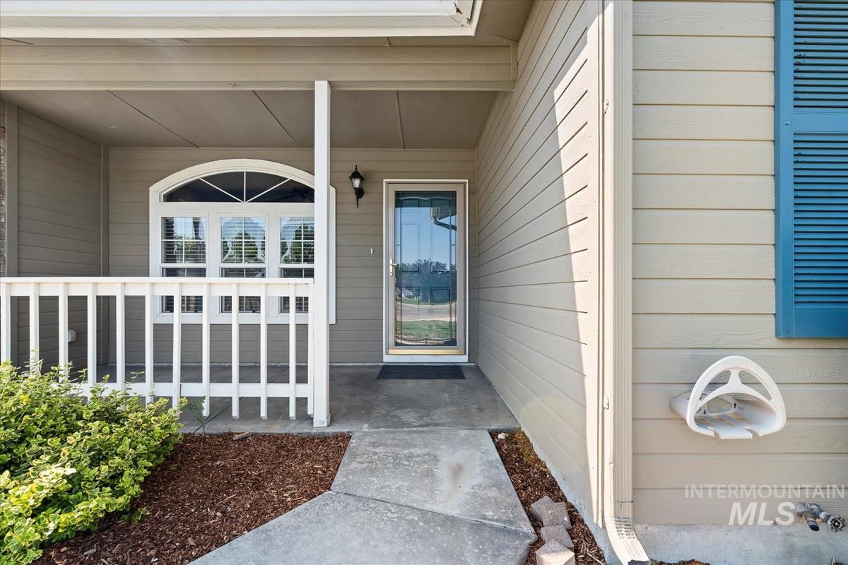 931 N Maple Creek Ave, Meridian, Idaho 83642, 3 Bedrooms, 2 Bathrooms, Residential For Sale, Price $410,000, 98967835