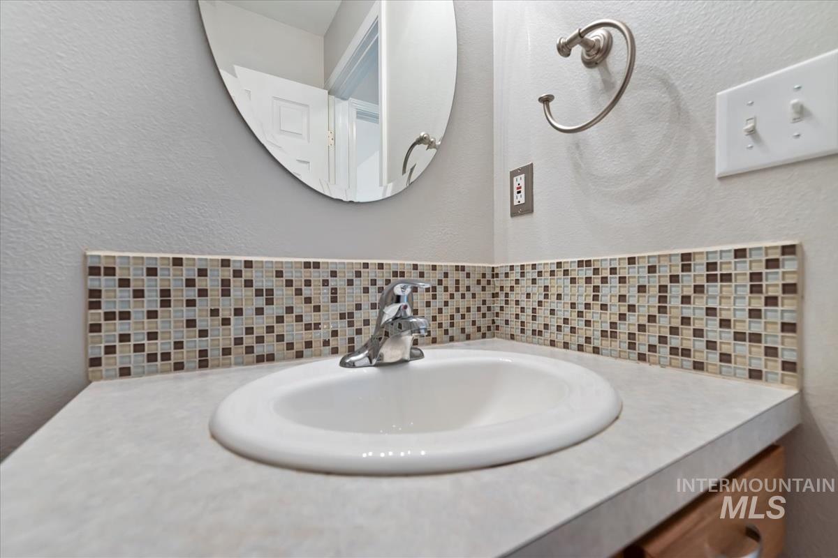 931 N Maple Creek Ave, Meridian, Idaho 83642, 3 Bedrooms, 2 Bathrooms, Residential For Sale, Price $410,000, 98967835