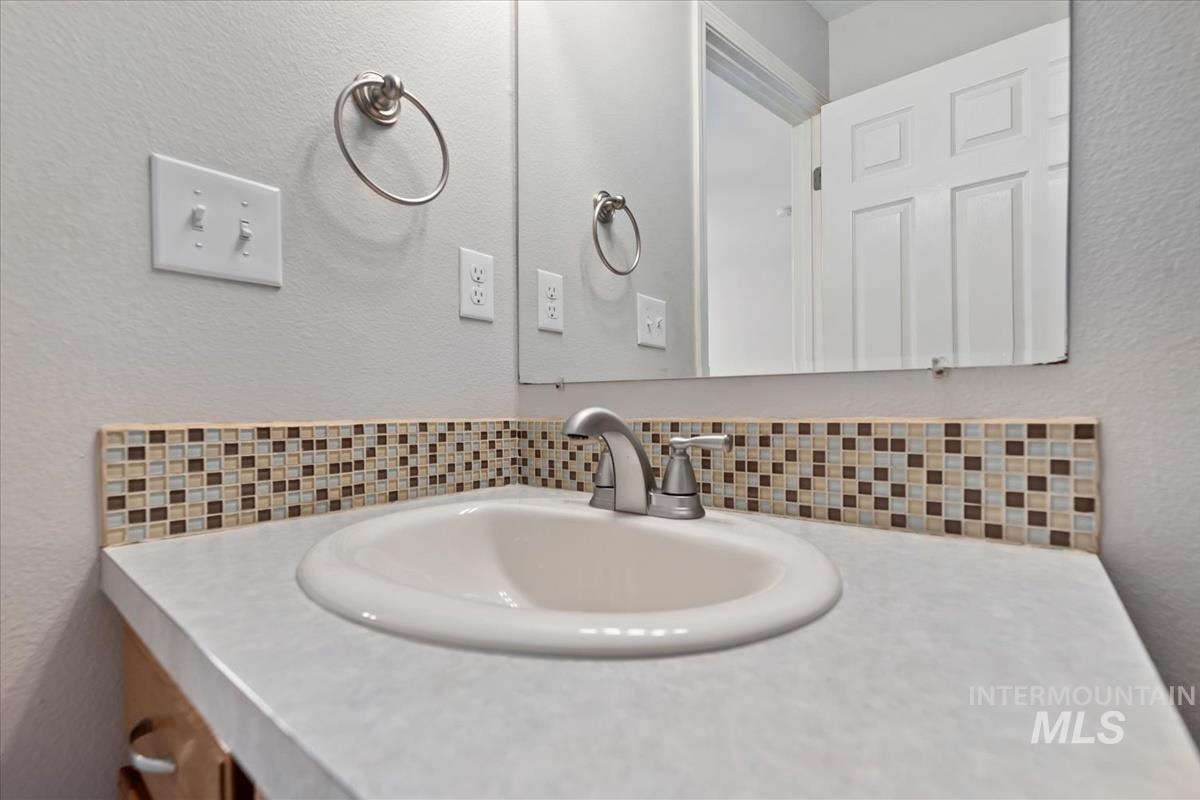 931 N Maple Creek Ave, Meridian, Idaho 83642, 3 Bedrooms, 2 Bathrooms, Residential For Sale, Price $410,000, 98967835