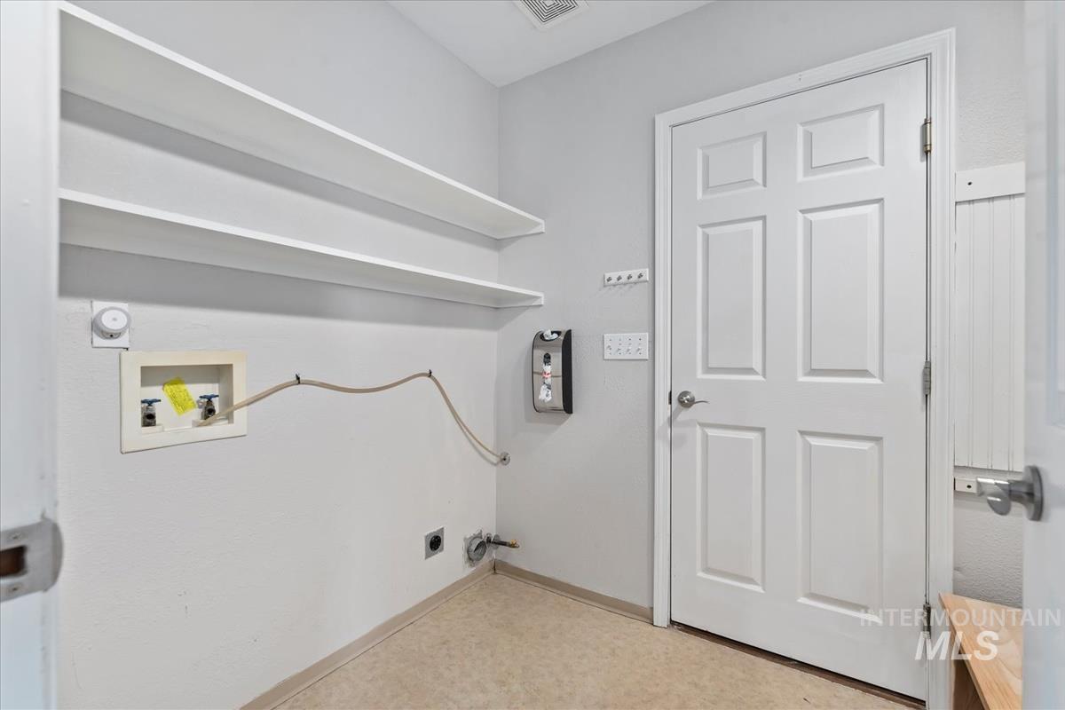 931 N Maple Creek Ave, Meridian, Idaho 83642, 3 Bedrooms, 2 Bathrooms, Residential For Sale, Price $410,000, 98967835