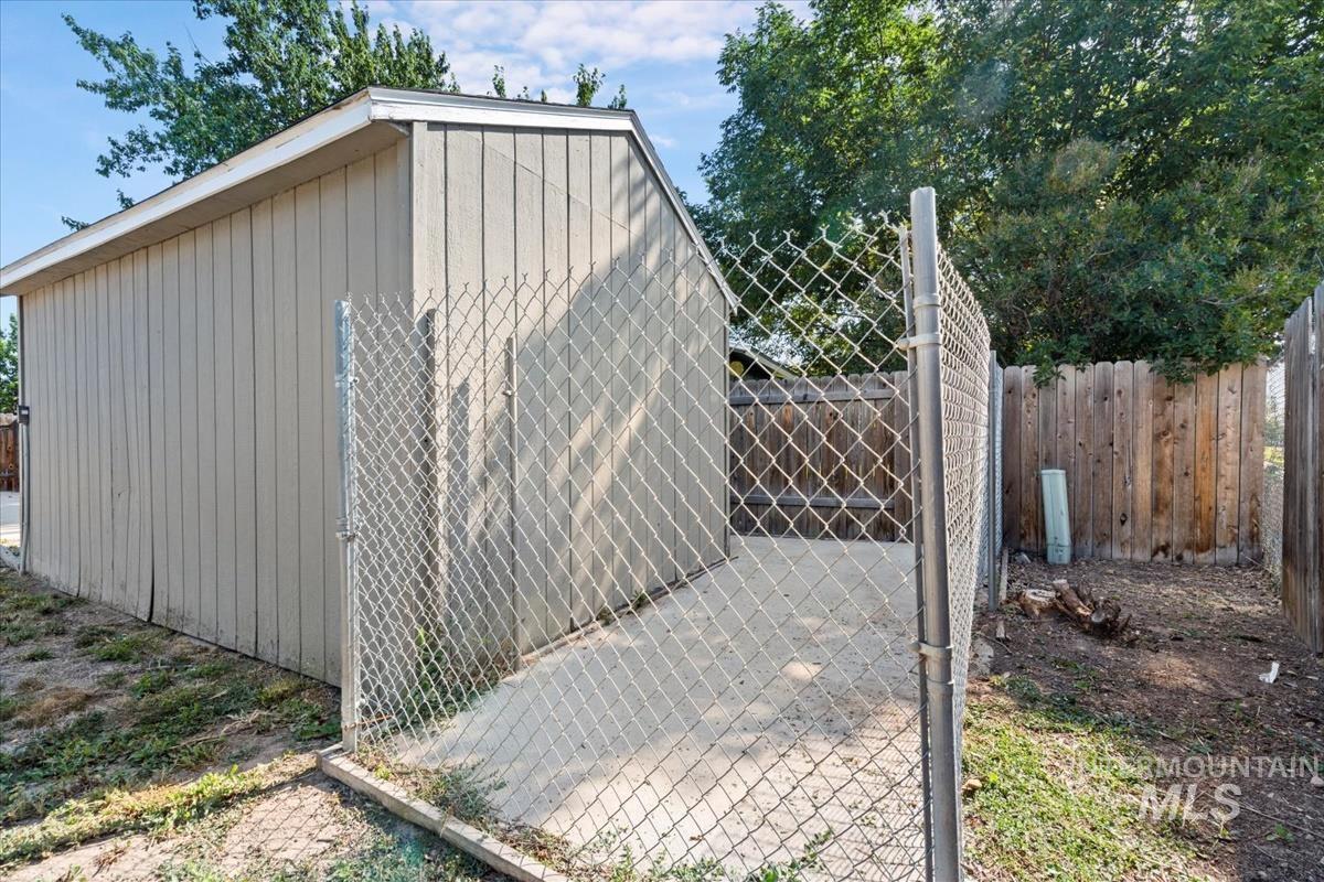 931 N Maple Creek Ave, Meridian, Idaho 83642, 3 Bedrooms, 2 Bathrooms, Residential For Sale, Price $410,000, 98967835