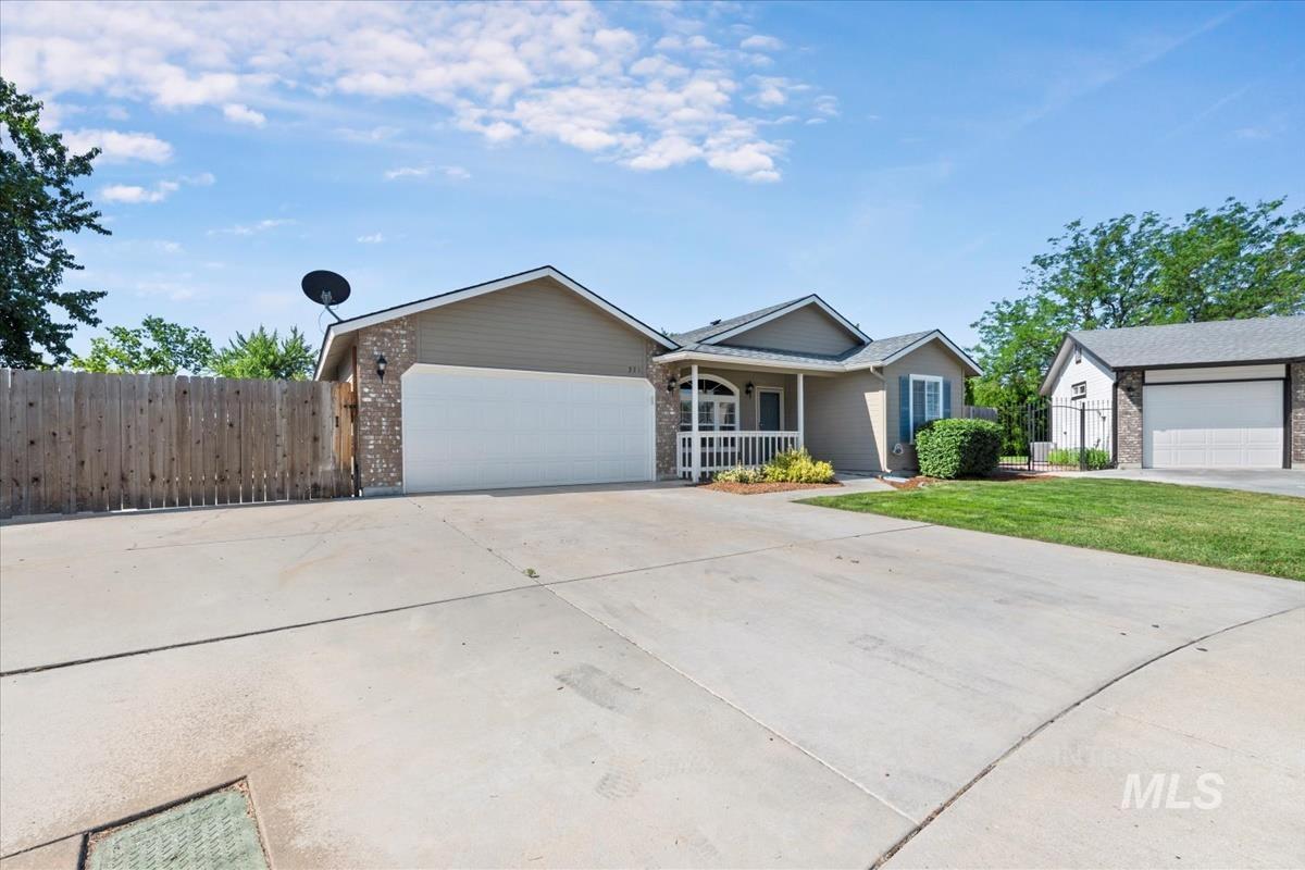 931 N Maple Creek Ave, Meridian, Idaho 83642, 3 Bedrooms, 2 Bathrooms, Residential For Sale, Price $410,000, 98967835