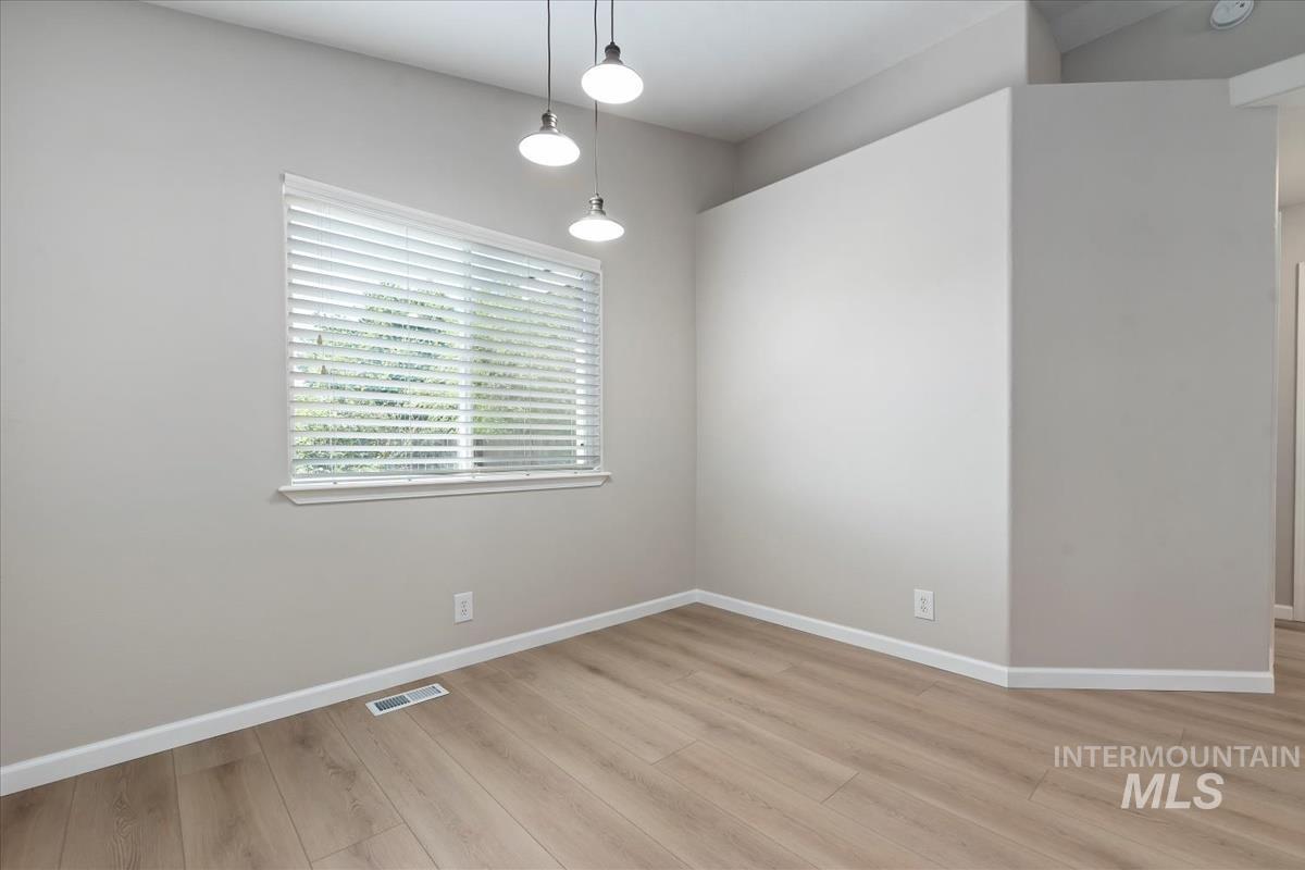 931 N Maple Creek Ave, Meridian, Idaho 83642, 3 Bedrooms, 2 Bathrooms, Residential For Sale, Price $410,000, 98967835