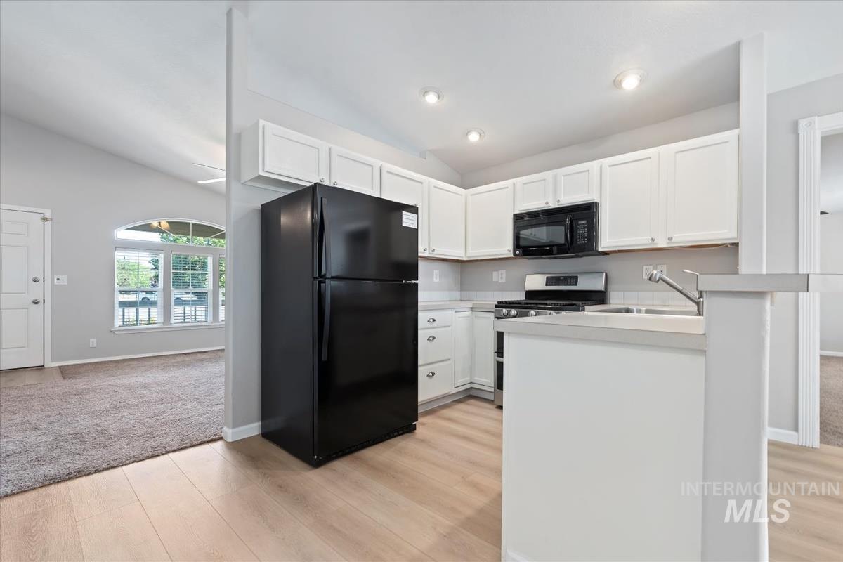 931 N Maple Creek Ave, Meridian, Idaho 83642, 3 Bedrooms, 2 Bathrooms, Residential For Sale, Price $410,000, 98967835