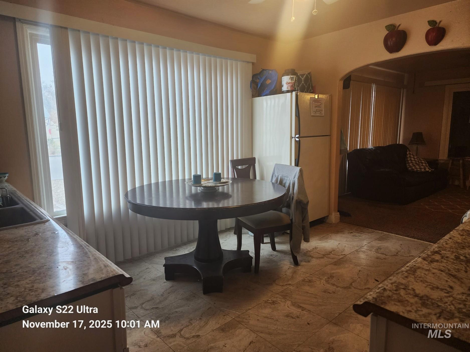 Dining room with arched walkways