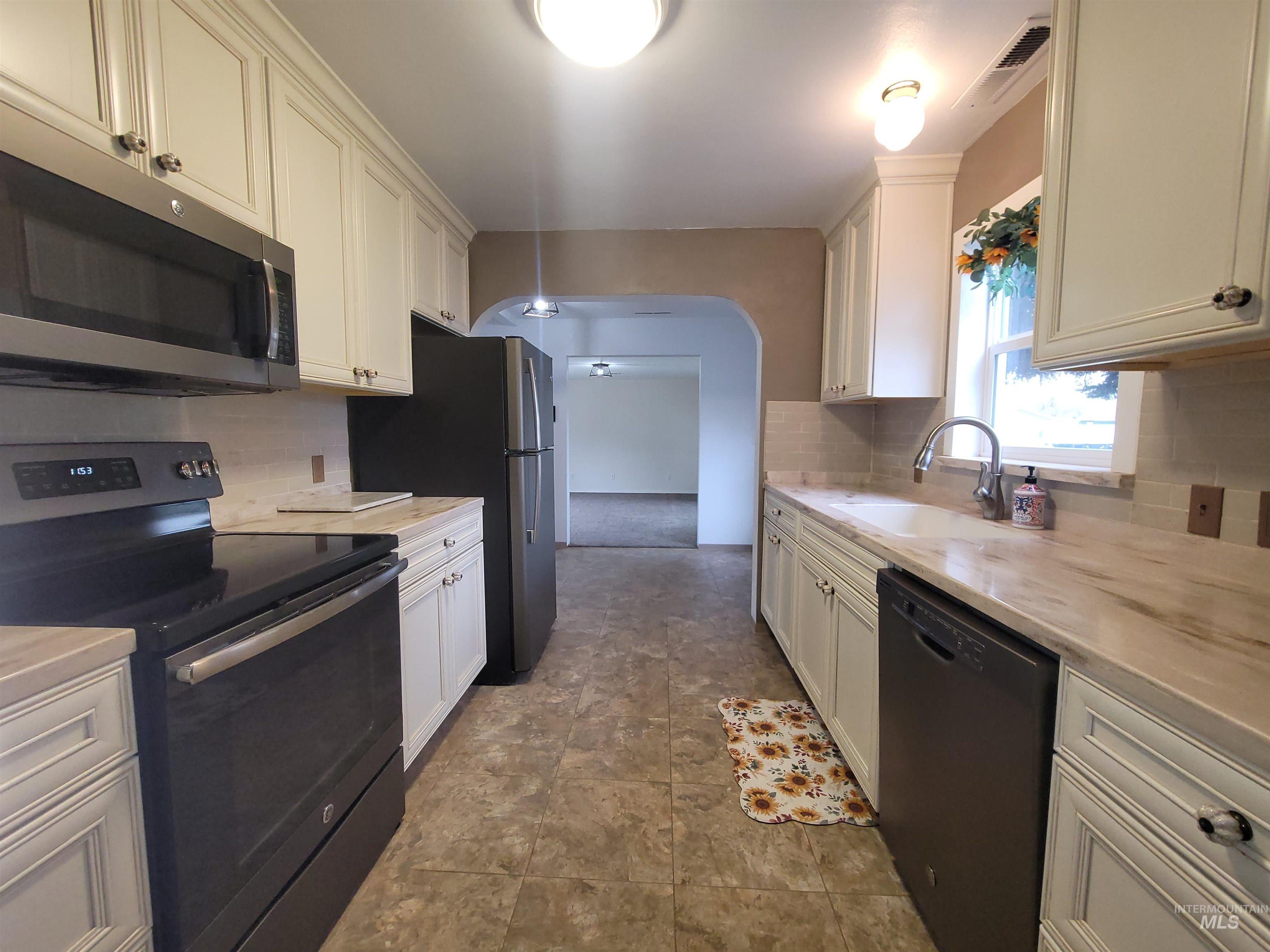 3719 16th St., Lewiston, Idaho 83501, 3 Bedrooms, 1 Bathroom, Residential For Sale, Price $399,000, 98967847