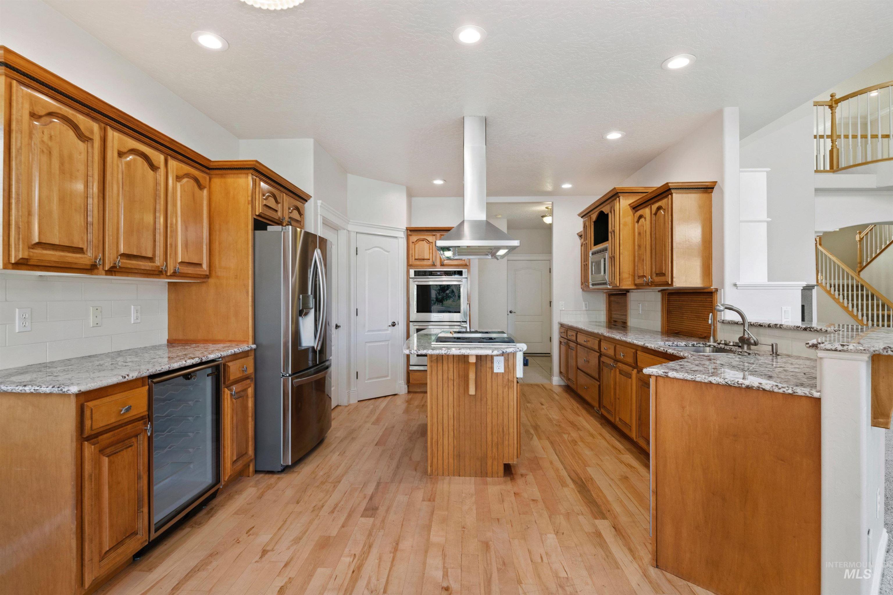 1574 S River Grove Way, Eagle, Idaho 83616, 5 Bedrooms, 3.5 Bathrooms, Residential For Sale, Price $1,020,000, 98967848