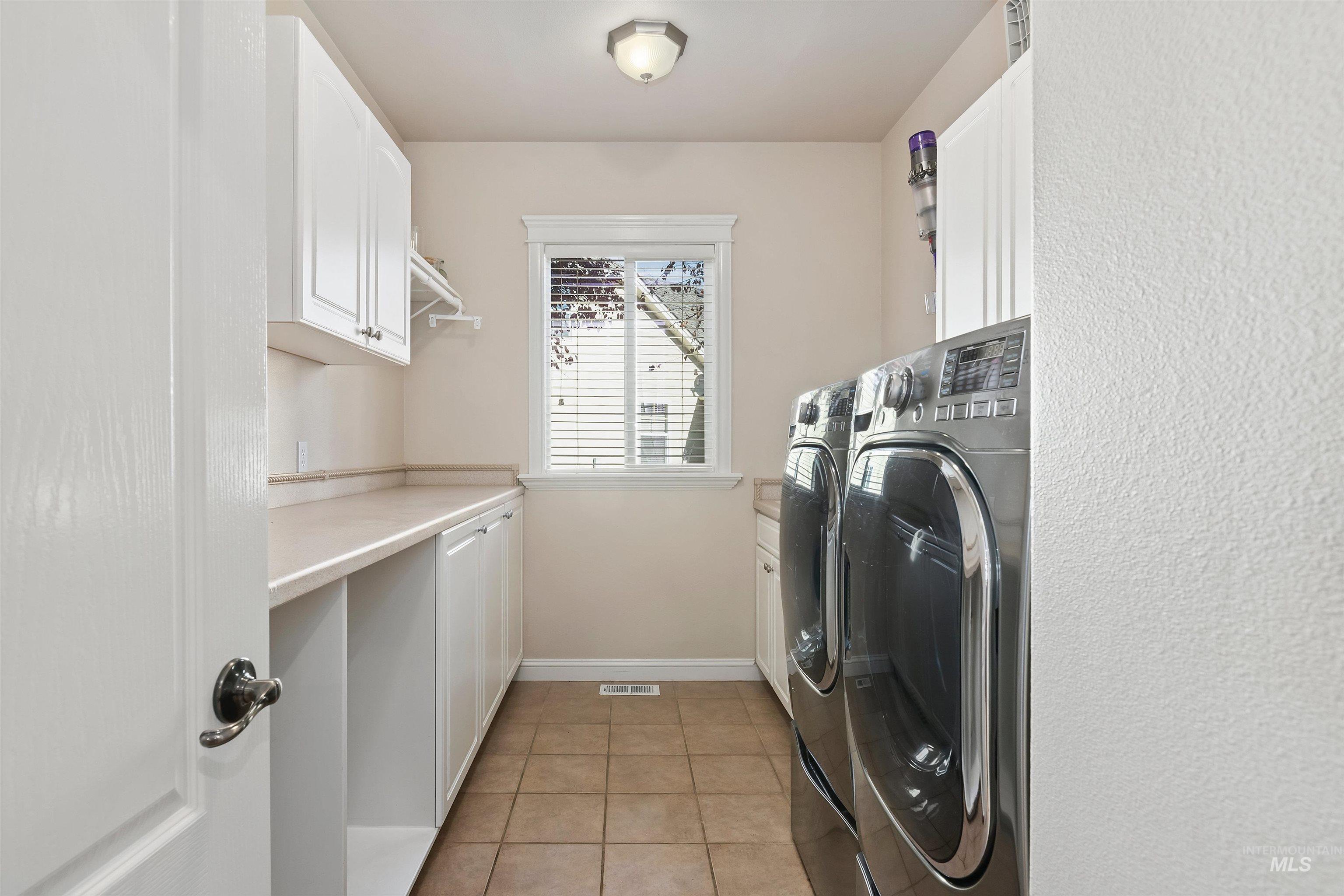 1574 S River Grove Way, Eagle, Idaho 83616, 5 Bedrooms, 3.5 Bathrooms, Residential For Sale, Price $1,020,000, 98967848