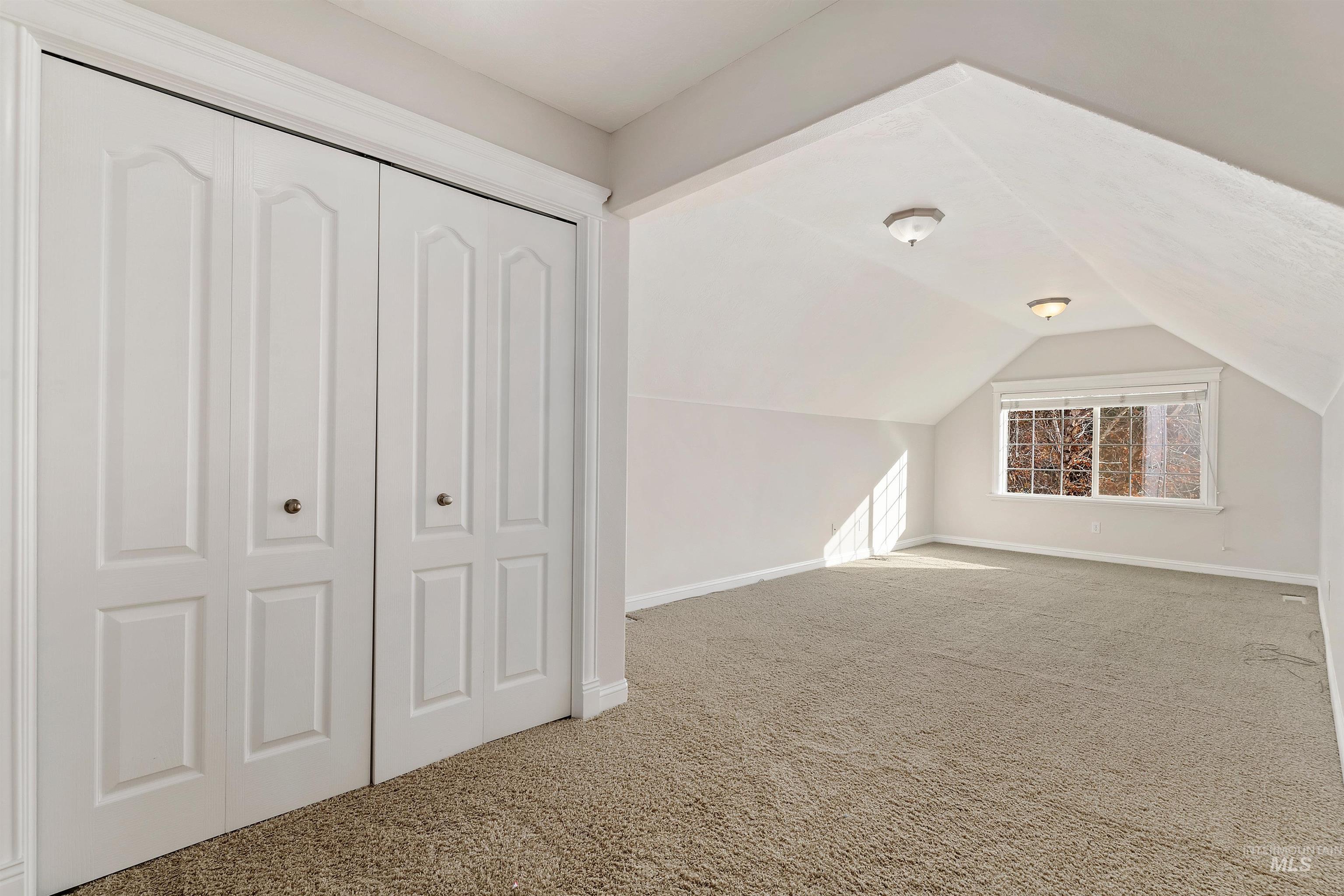 1574 S River Grove Way, Eagle, Idaho 83616, 5 Bedrooms, 3.5 Bathrooms, Residential For Sale, Price $1,020,000, 98967848