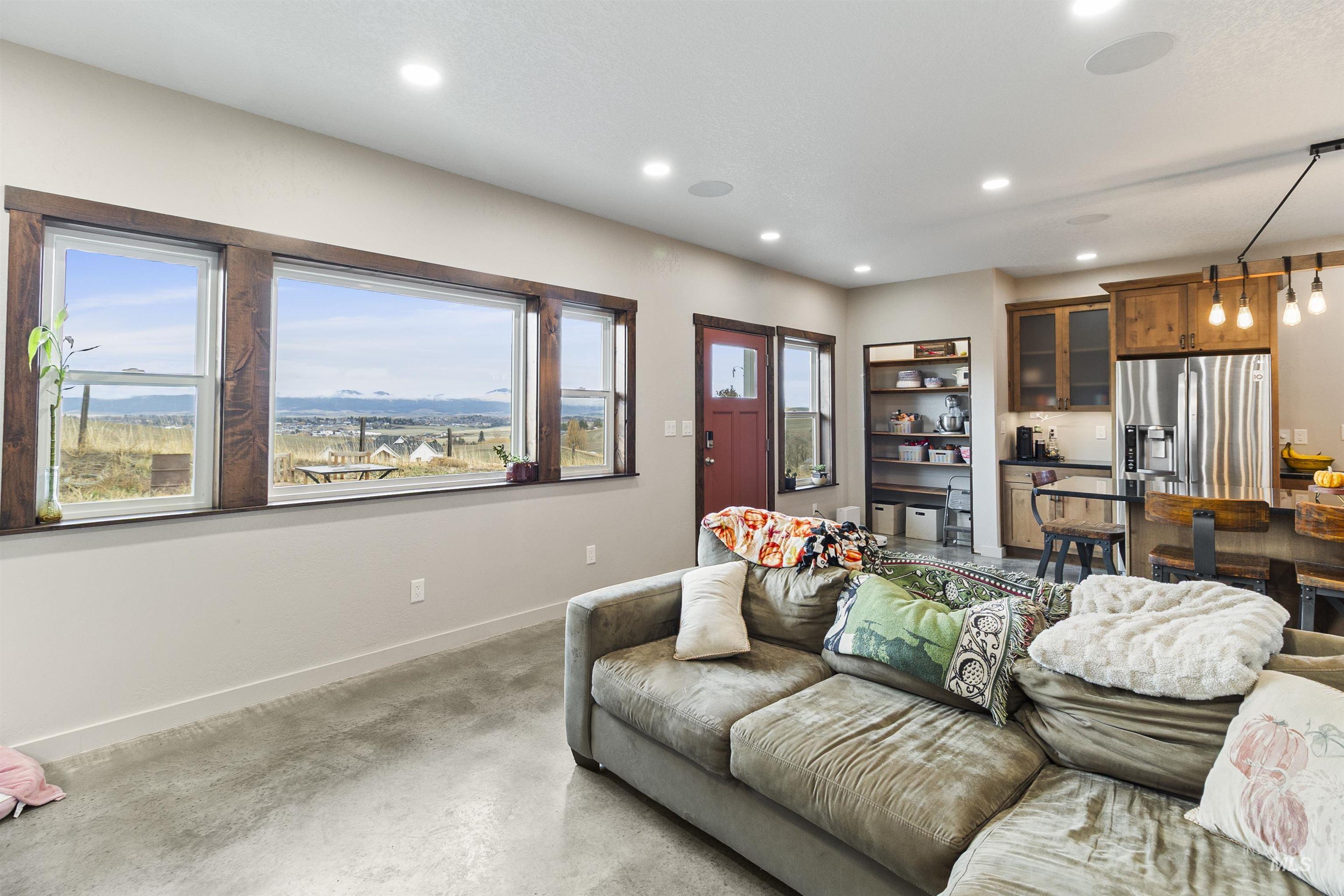 2943 Clyde Rd., Moscow, Idaho 83843, 2 Bedrooms, 1 Bathroom, Residential For Sale, Price $659,000, 98967854