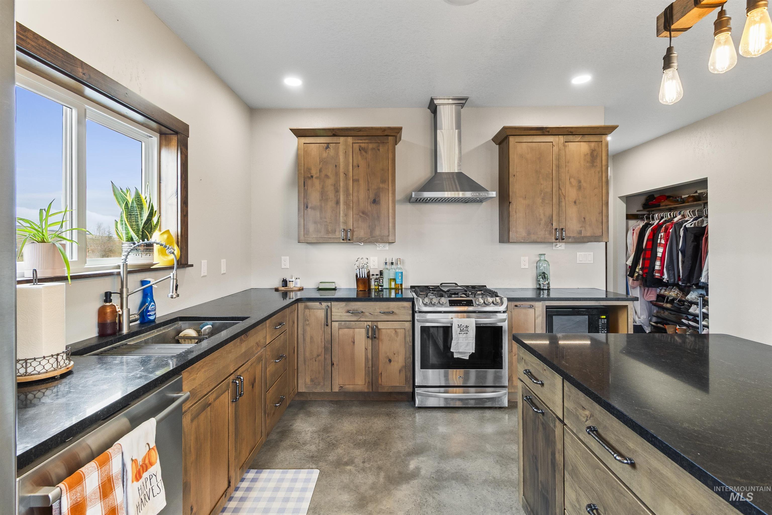 2943 Clyde Rd., Moscow, Idaho 83843, 2 Bedrooms, 1 Bathroom, Residential For Sale, Price $659,000, 98967854