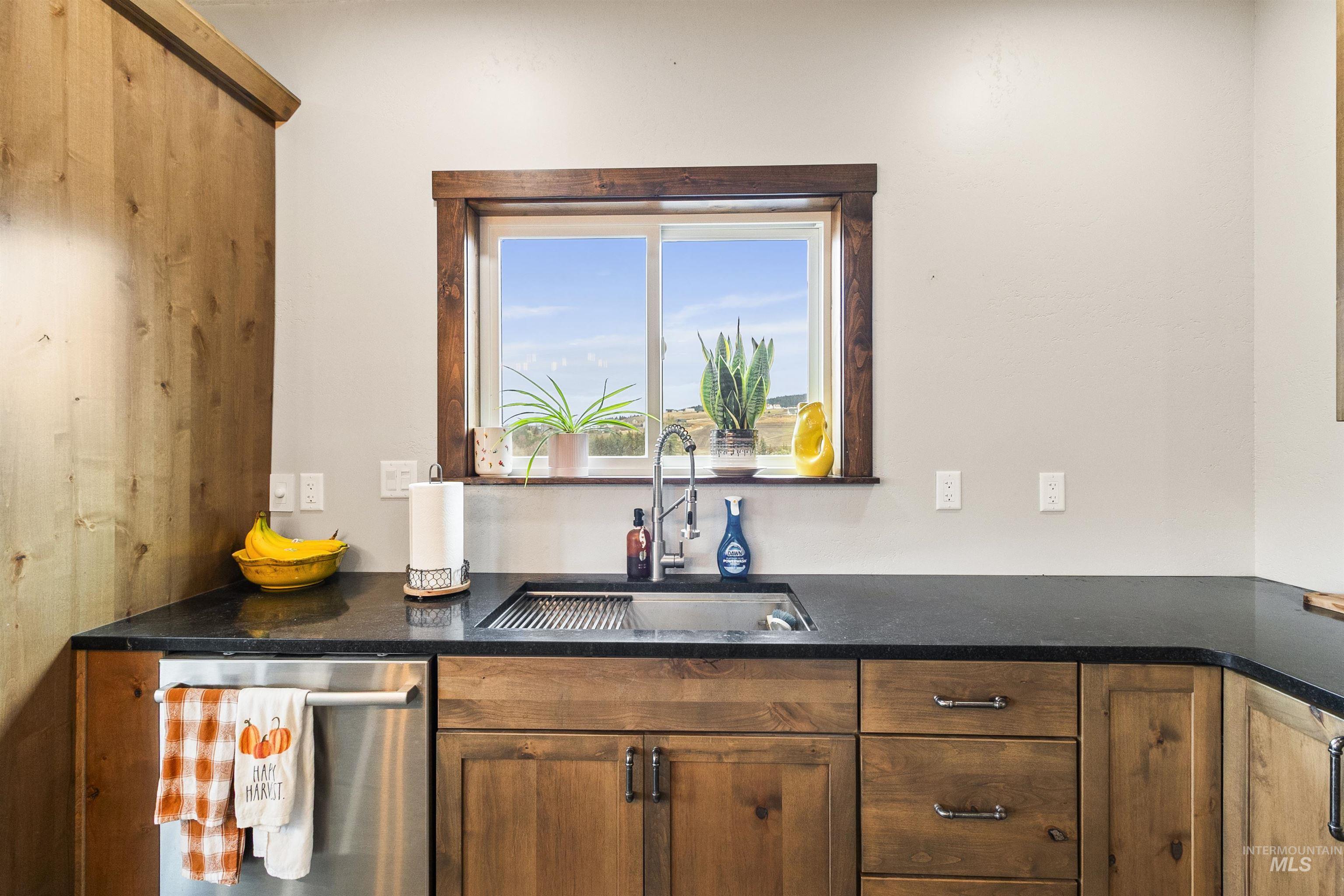 2943 Clyde Rd., Moscow, Idaho 83843, 2 Bedrooms, 1 Bathroom, Residential For Sale, Price $659,000, 98967854