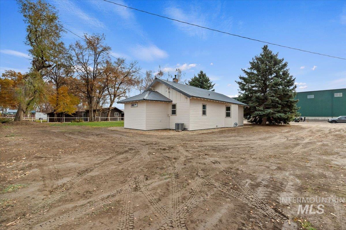 210 E Golden Gate Ave, Wilder, Idaho 83676, 2 Bedrooms, 1 Bathroom, Residential For Sale, Price $334,900, 98967860