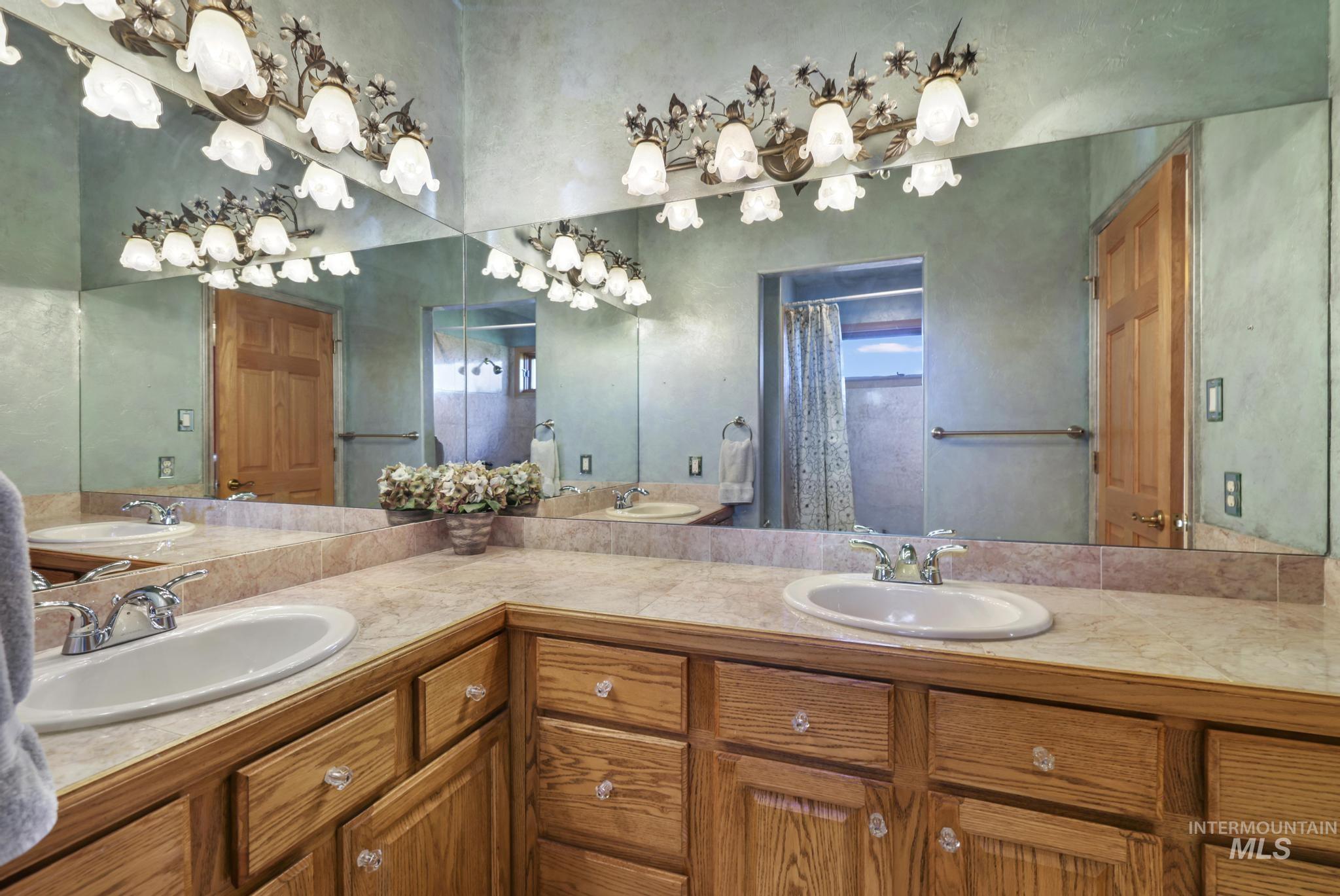 2224 E 4400 N, Filer, Idaho 83328, 4 Bedrooms, 3.5 Bathrooms, Residential For Sale, Price $1,450,000, 98967876