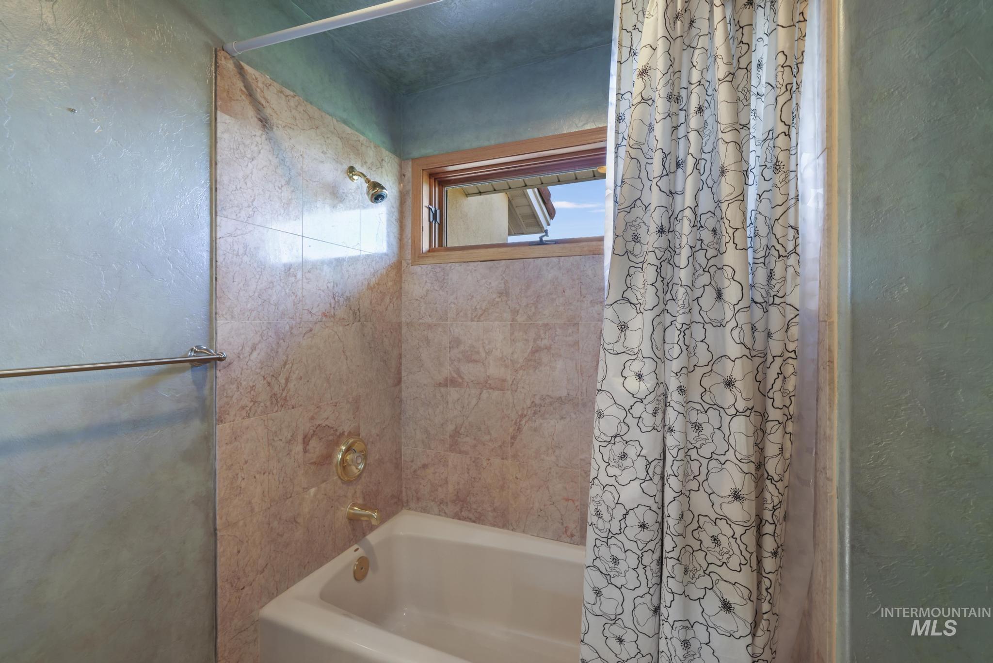 2224 E 4400 N, Filer, Idaho 83328, 4 Bedrooms, 3.5 Bathrooms, Residential For Sale, Price $1,450,000, 98967876