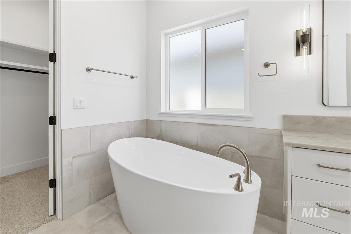 1975 W Pond Stone, Meridian, Idaho 83646, 4 Bedrooms, 3 Bathrooms, Residential For Sale, Price $818,800, 98967880